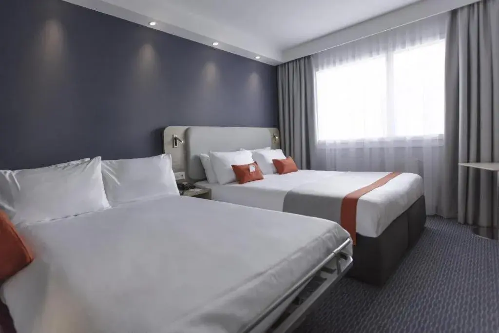 Standard Queen Room with Single Sofa Bed in Holiday Inn Express Luzern-Neuenkirch by IHG Standard Queen Room with Single Sofa Bed in Holiday Inn Express Luzern-Neuenkirch by IHG