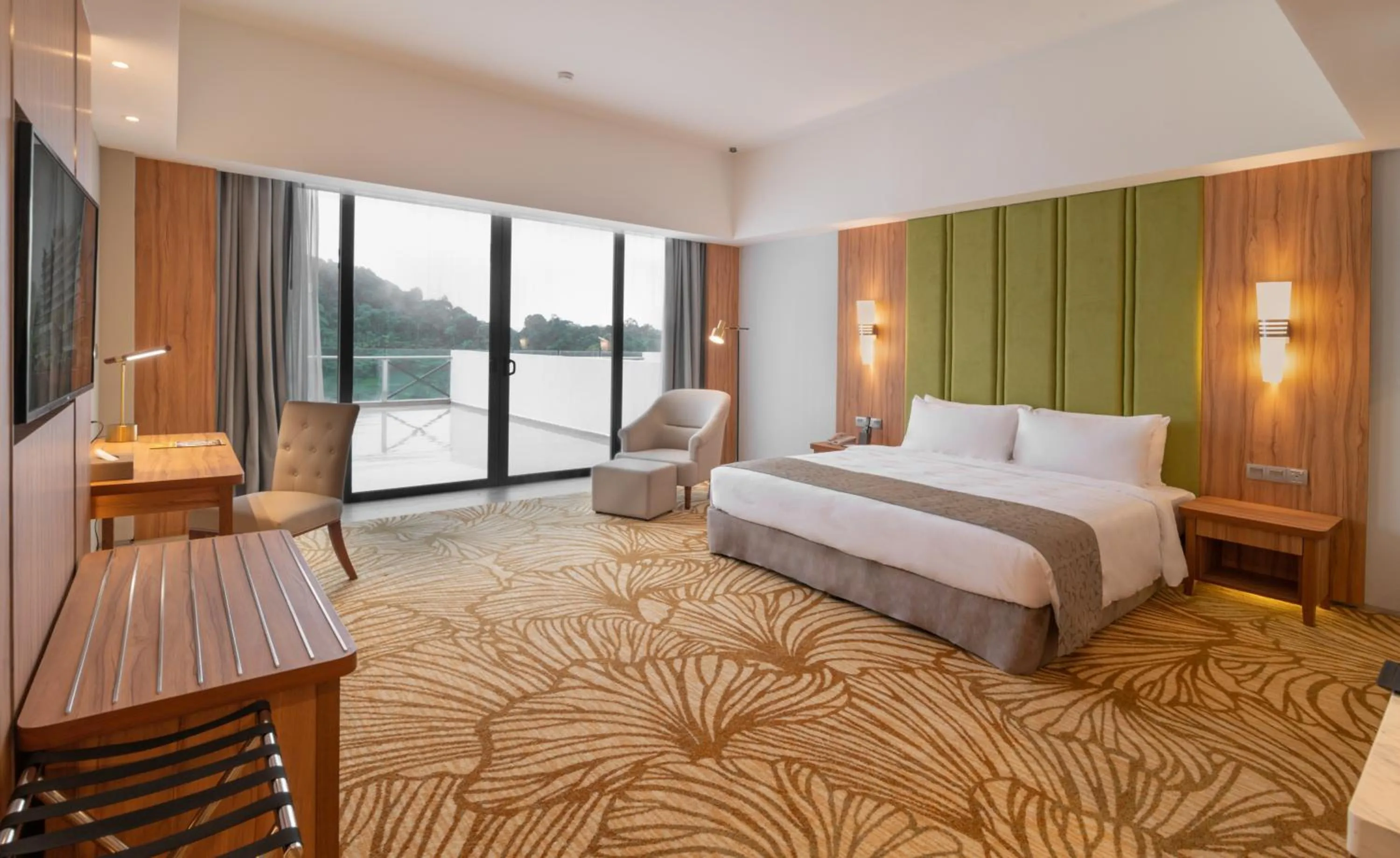 Photo of the whole room, Bed in Zenith Hotel Cameron