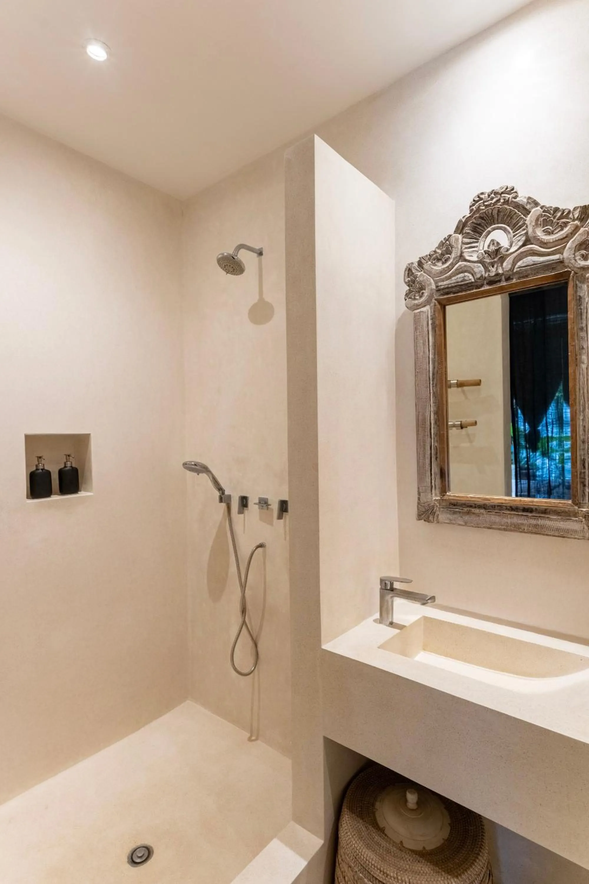 Shower in Jatayu Villa by Betterplace