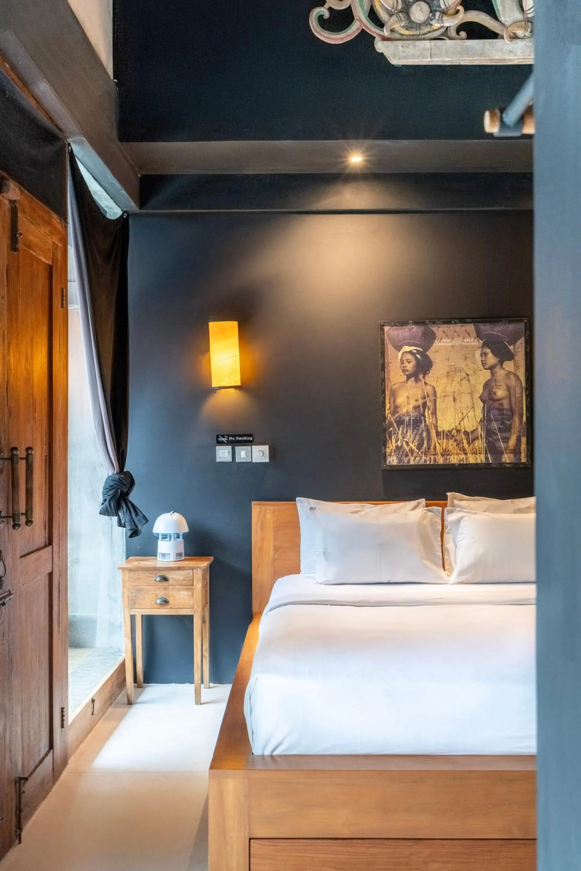 Bed in Jatayu Villa by Betterplace