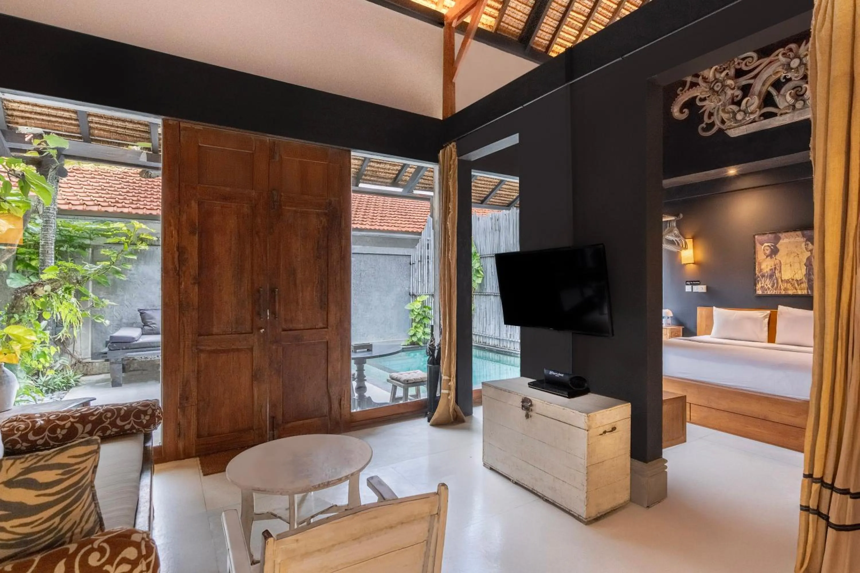 TV and multimedia in Jatayu Villa by Betterplace