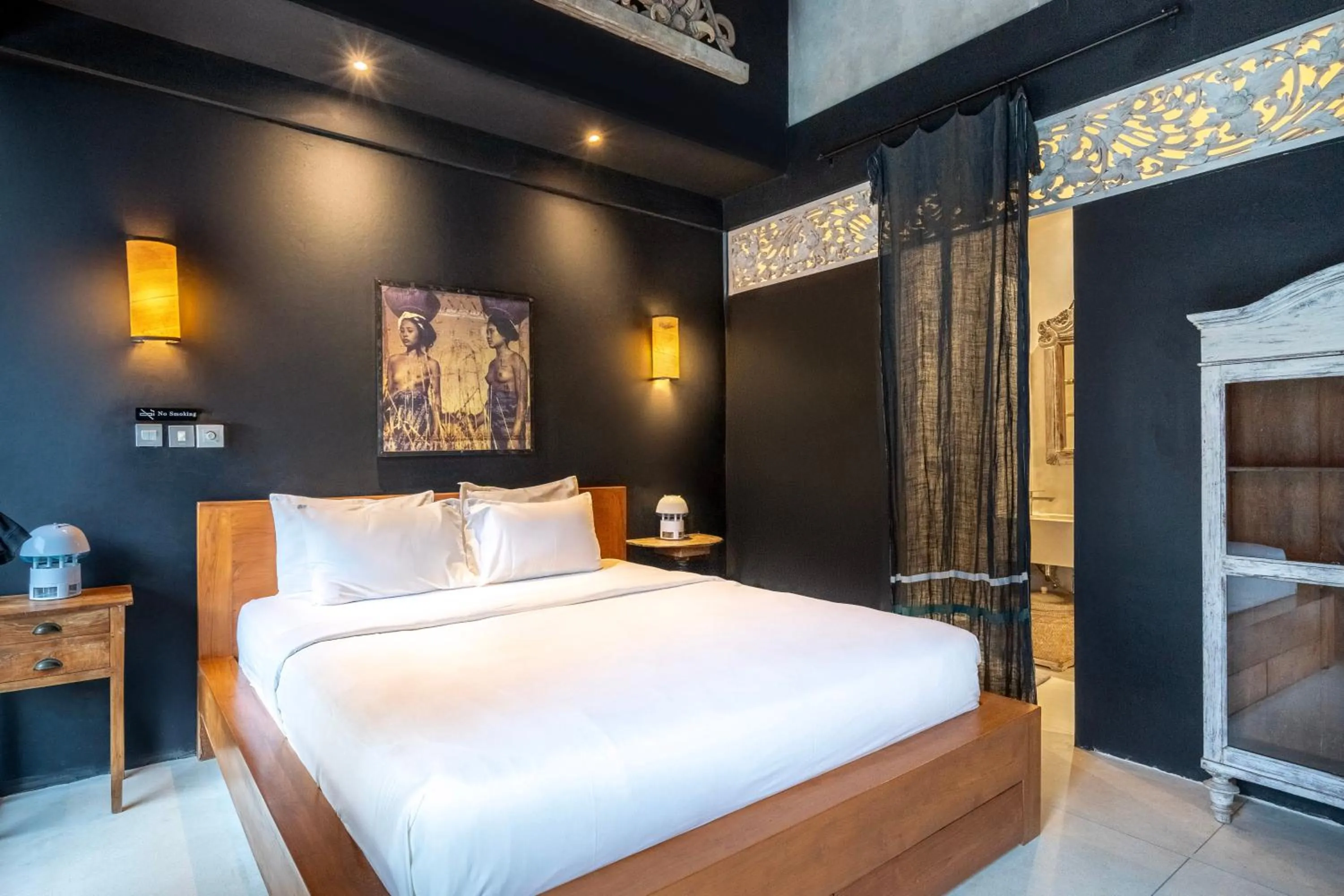 Bed in Jatayu Villa by Betterplace