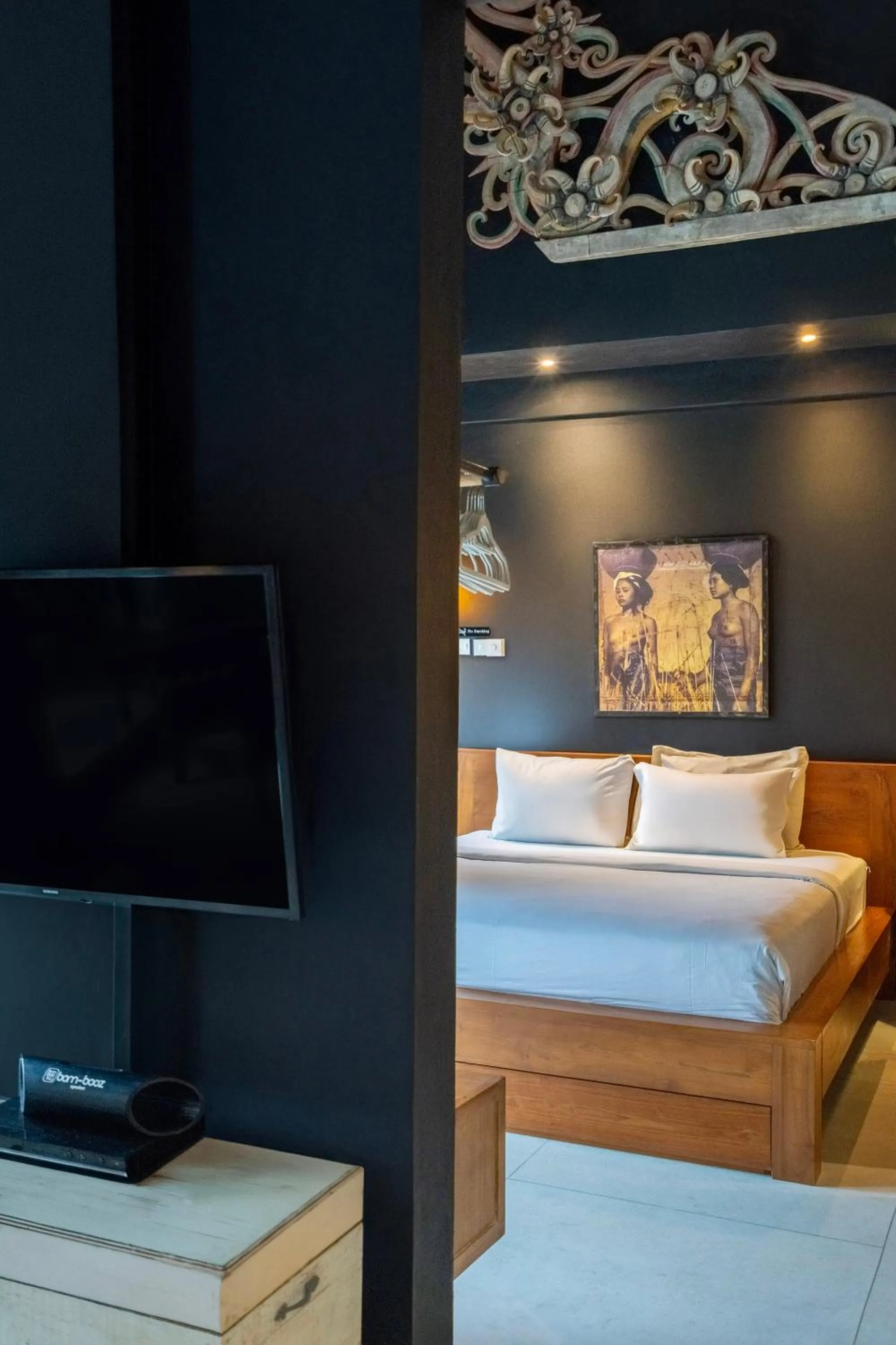 Bed in Jatayu Villa by Betterplace