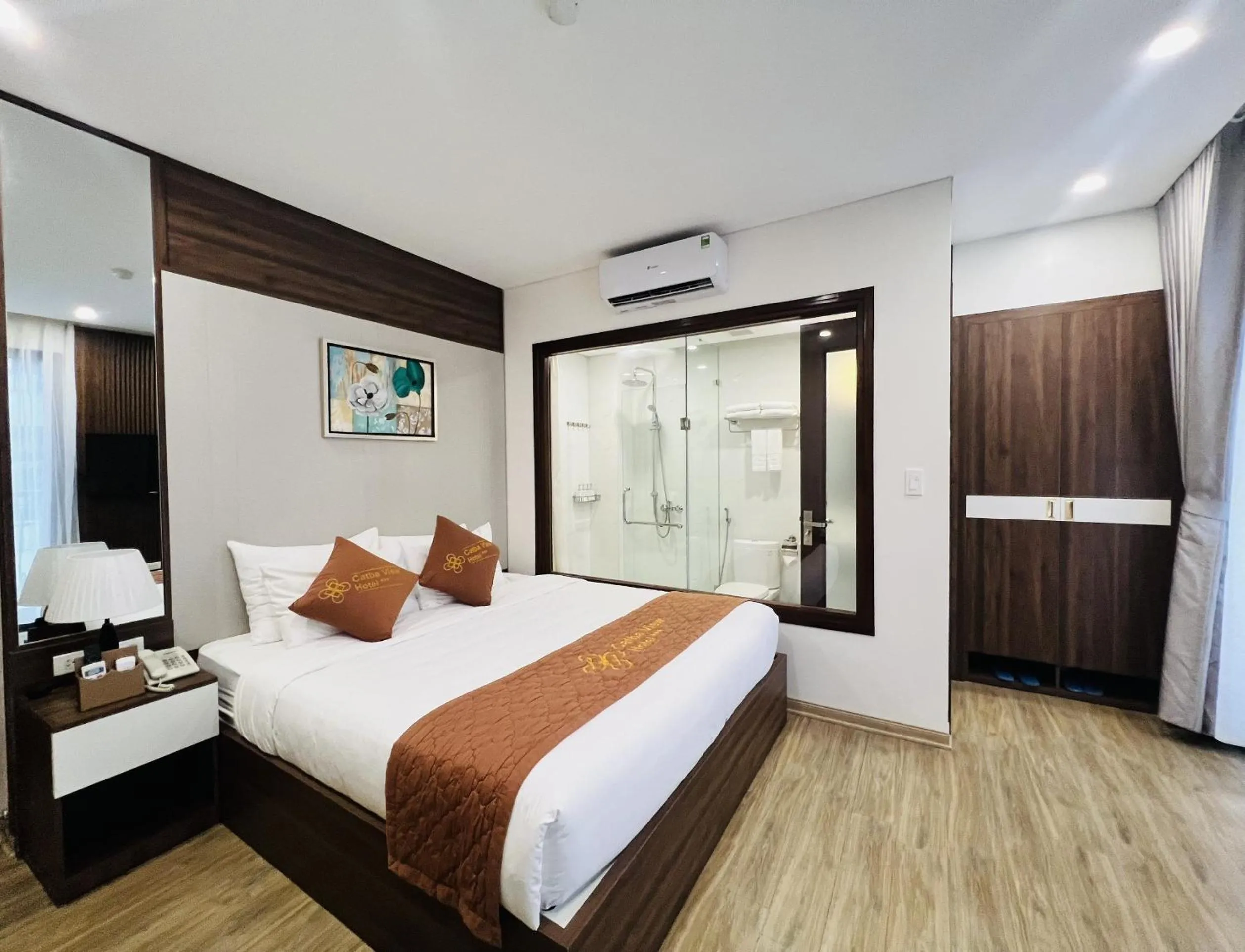 Photo of the whole room, Bed in Catba View Hotel