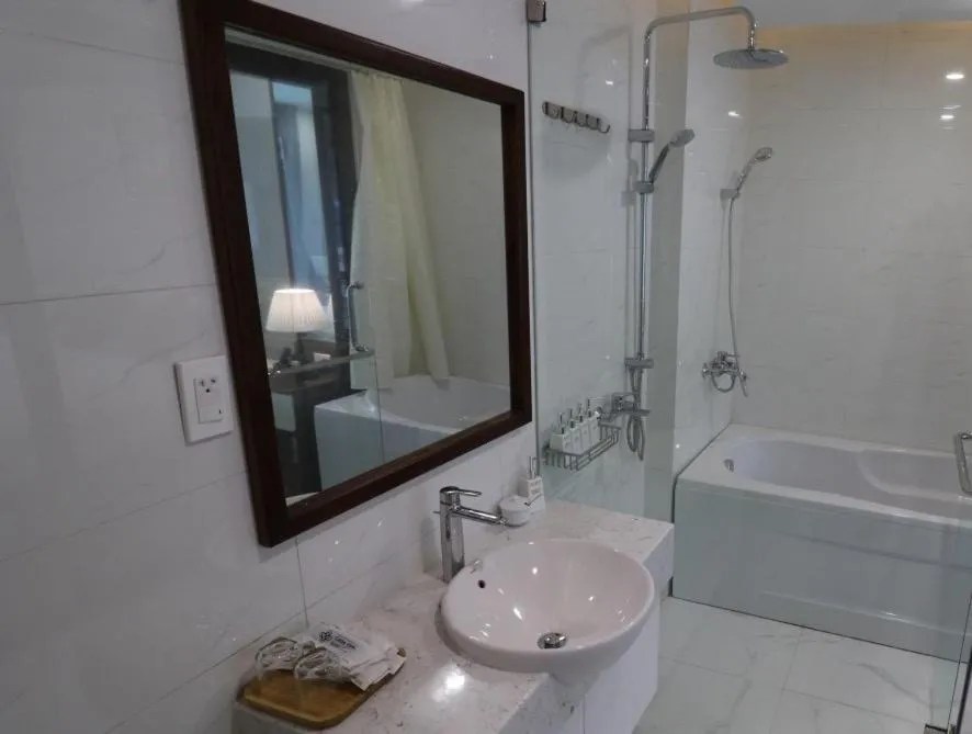 Bathroom in Catba View Hotel