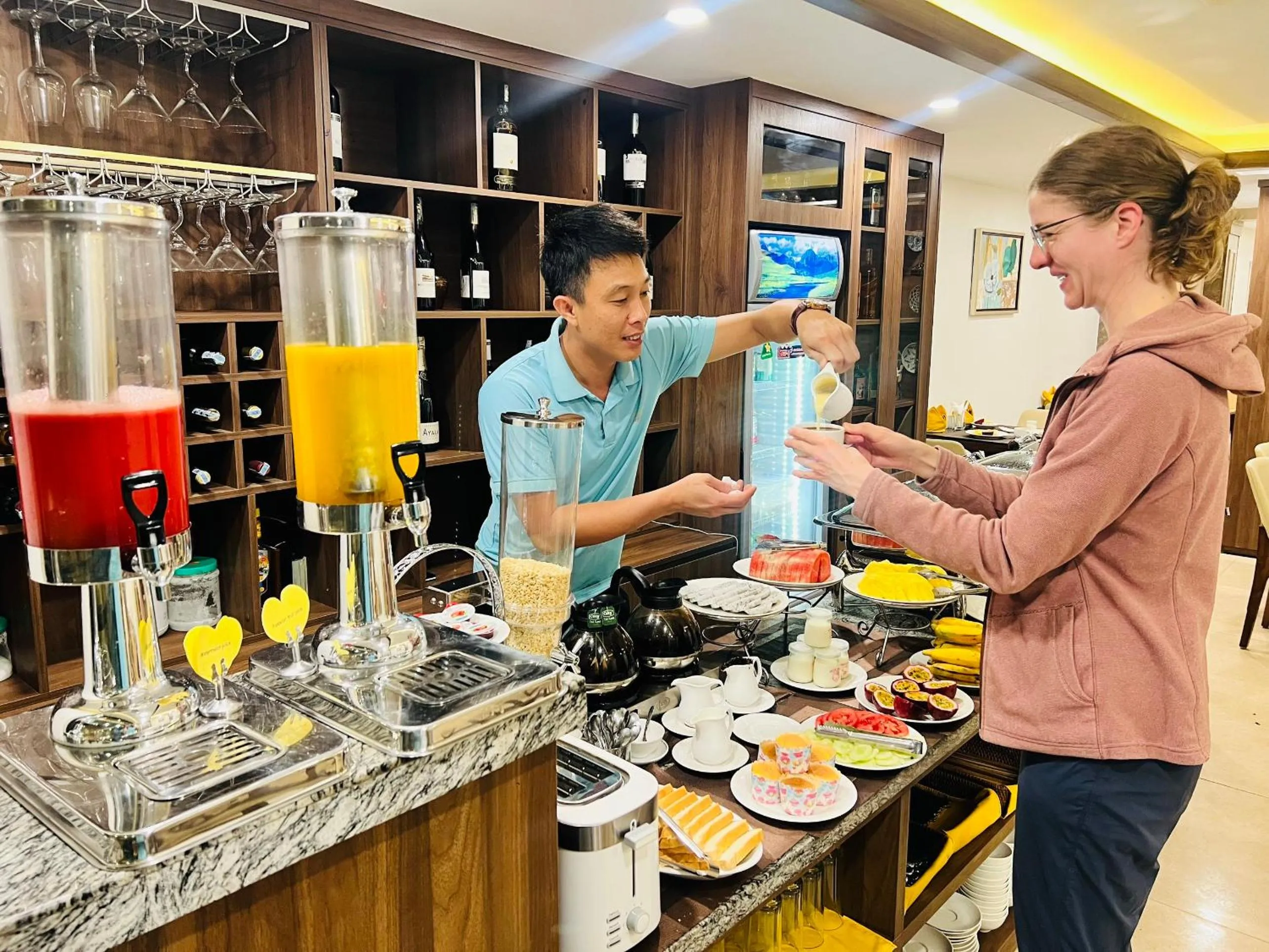 Restaurant/places to eat in Catba View Hotel