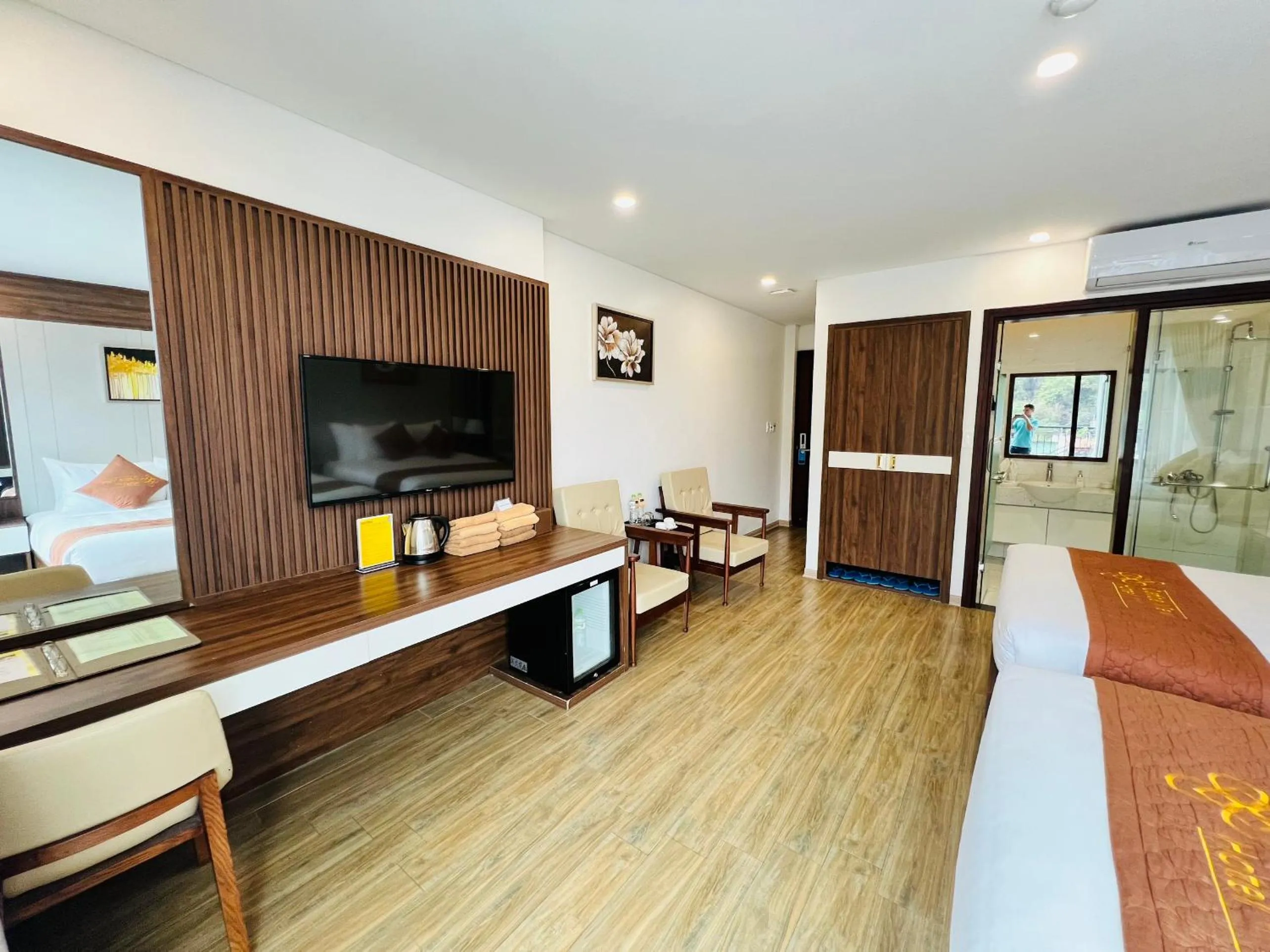 Photo of the whole room, Bed in Catba View Hotel