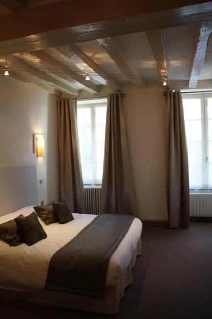 Photo of the whole room in O Prestige