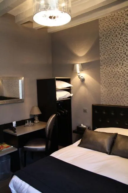 Photo of the whole room in O Prestige