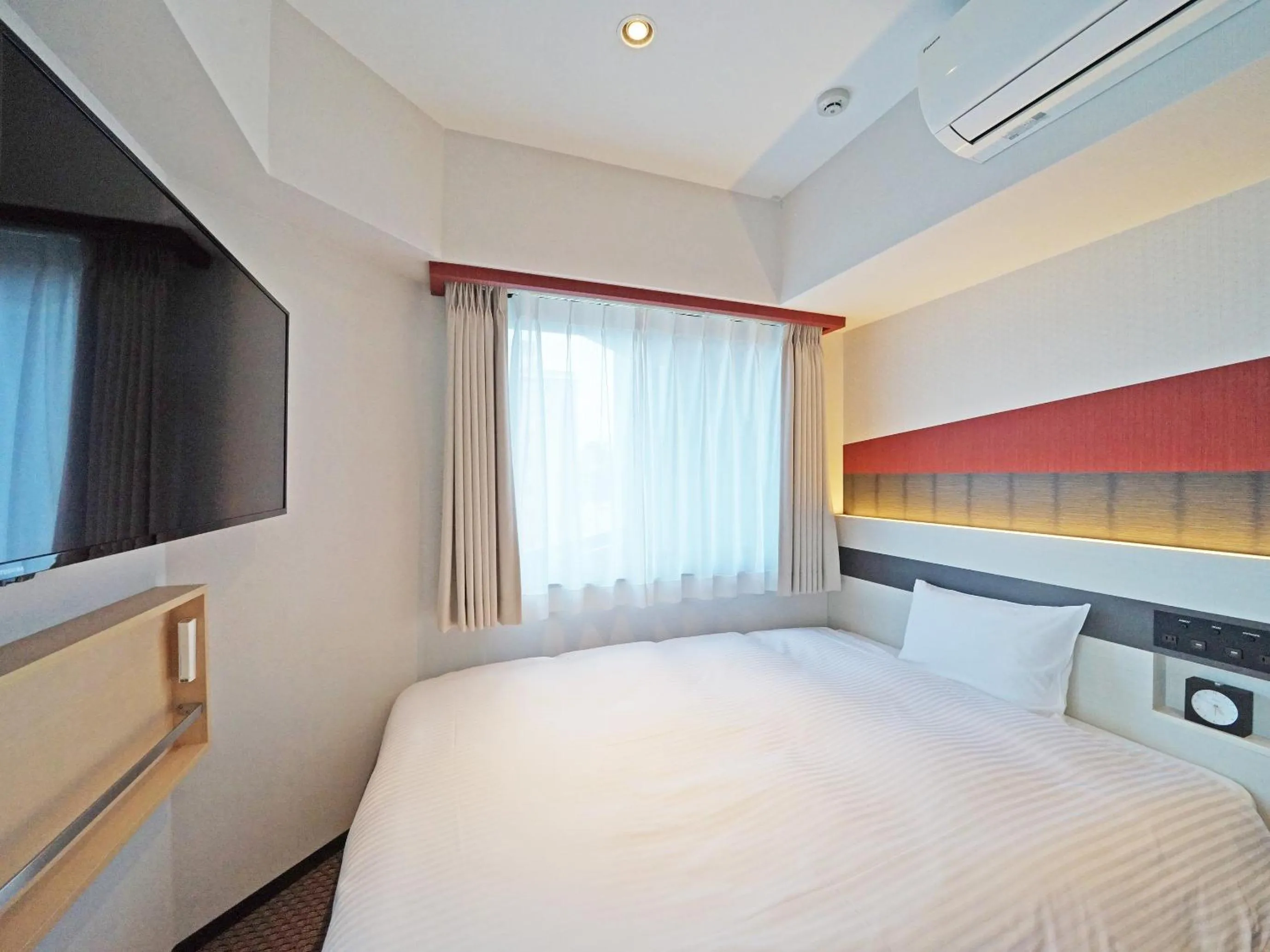 Photo of the whole room, Bed in CHISUN STANDARD Kyoto Horikawa Gojo