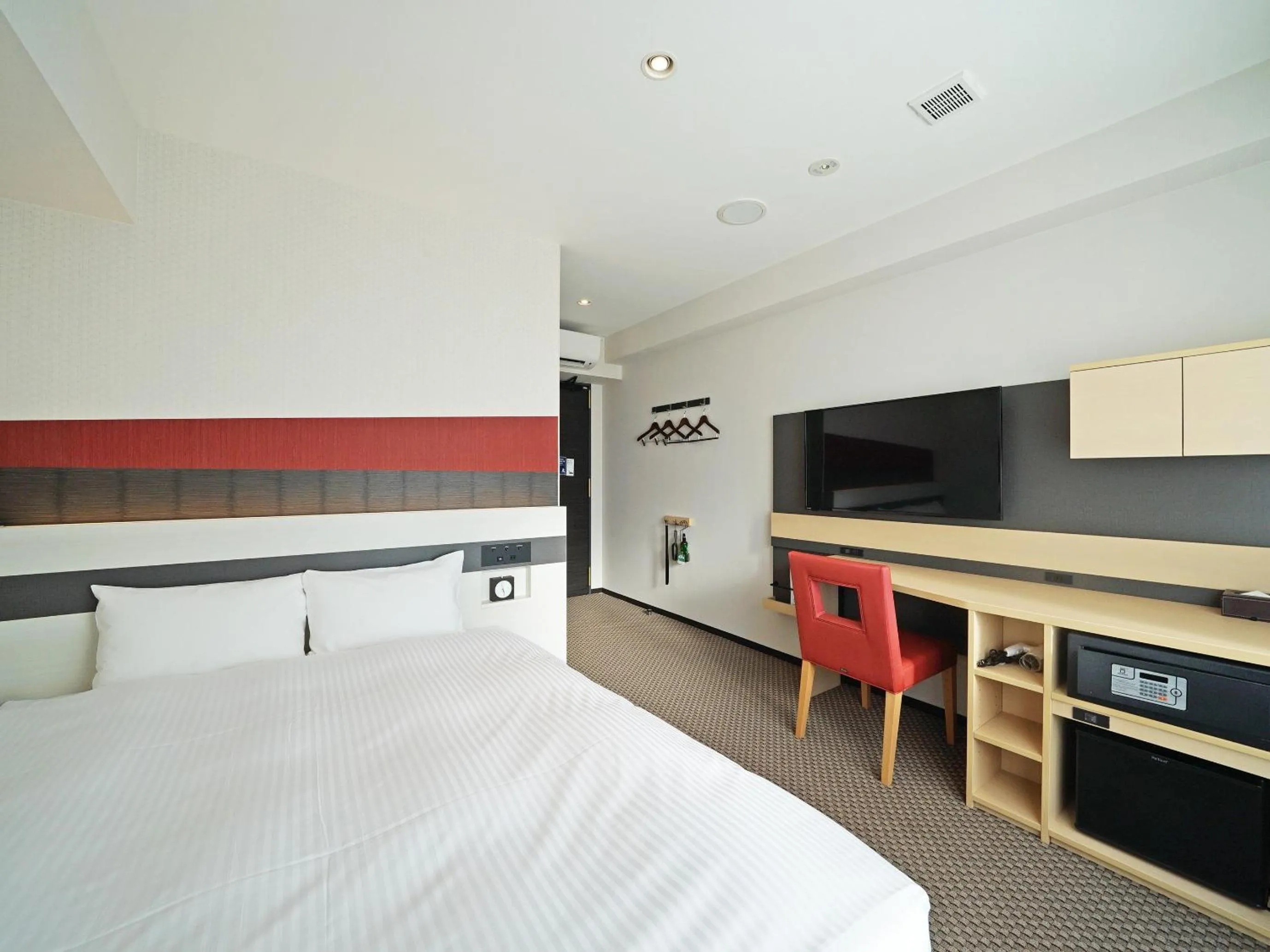 Bed in CHISUN STANDARD Kyoto Horikawa Gojo