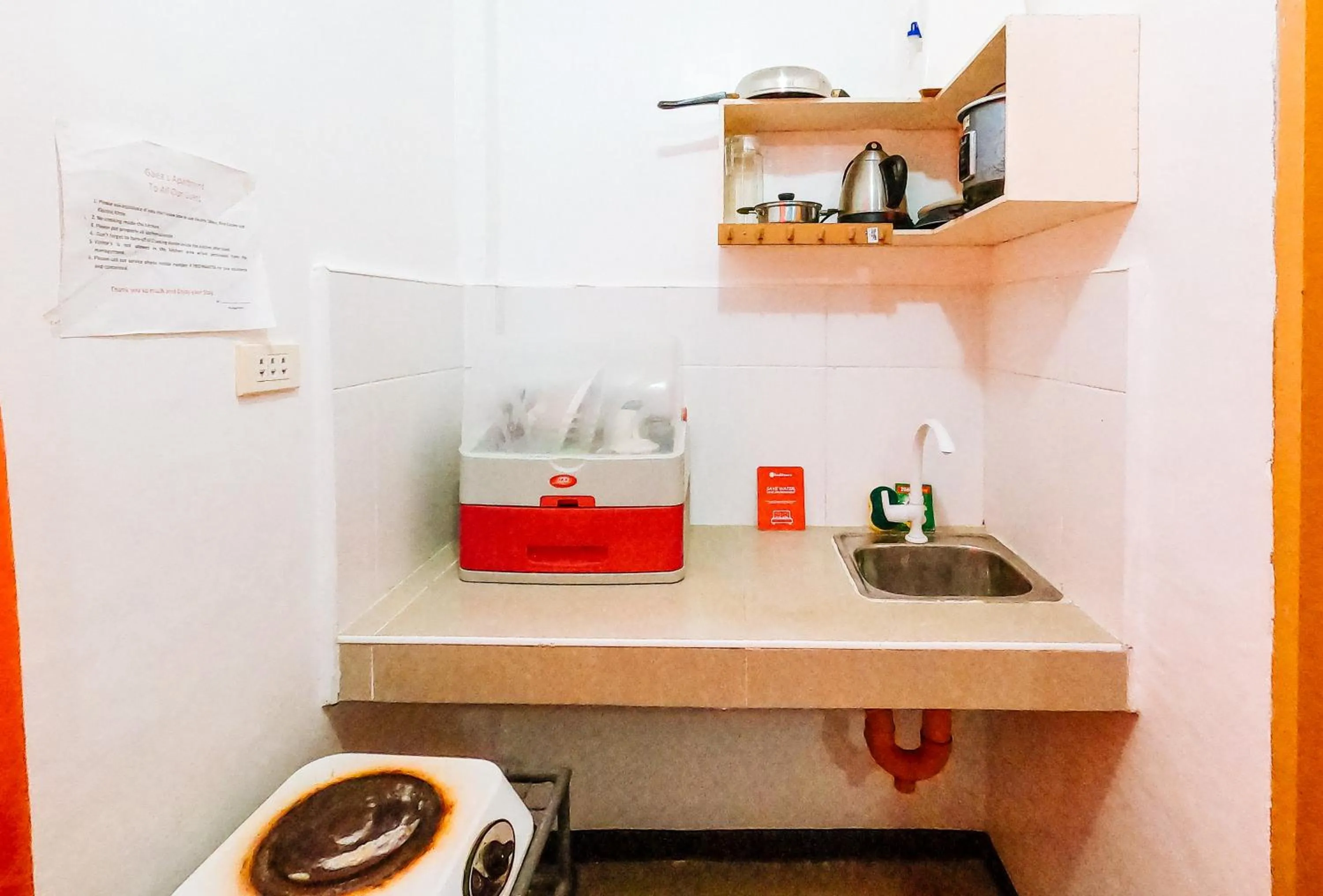 Kitchen or kitchenette in RedDoorz @ Gaea's Apartment Panglao