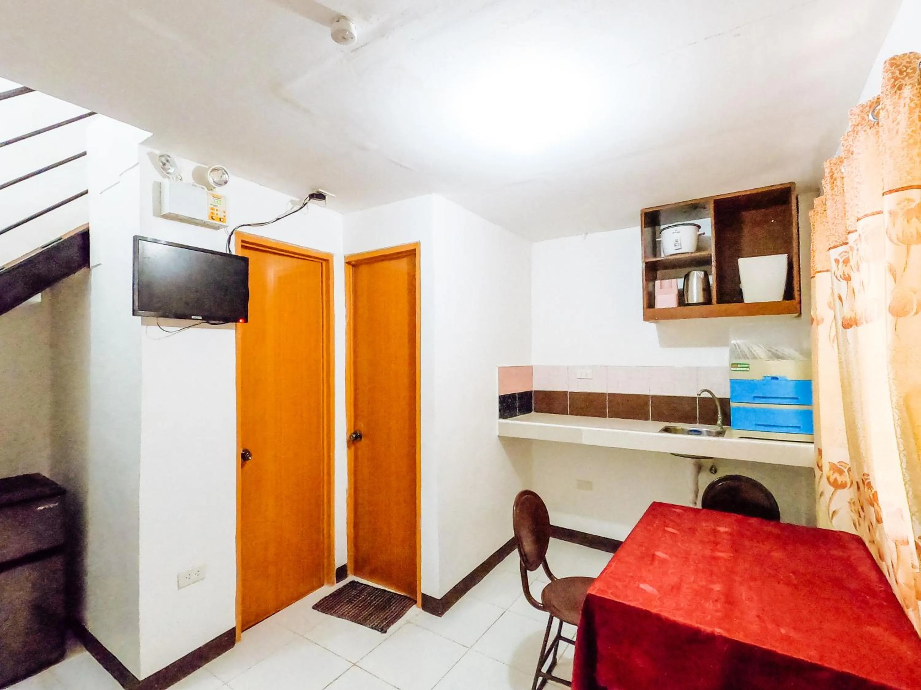 Kitchen or kitchenette in RedDoorz @ Gaea's Apartment Panglao