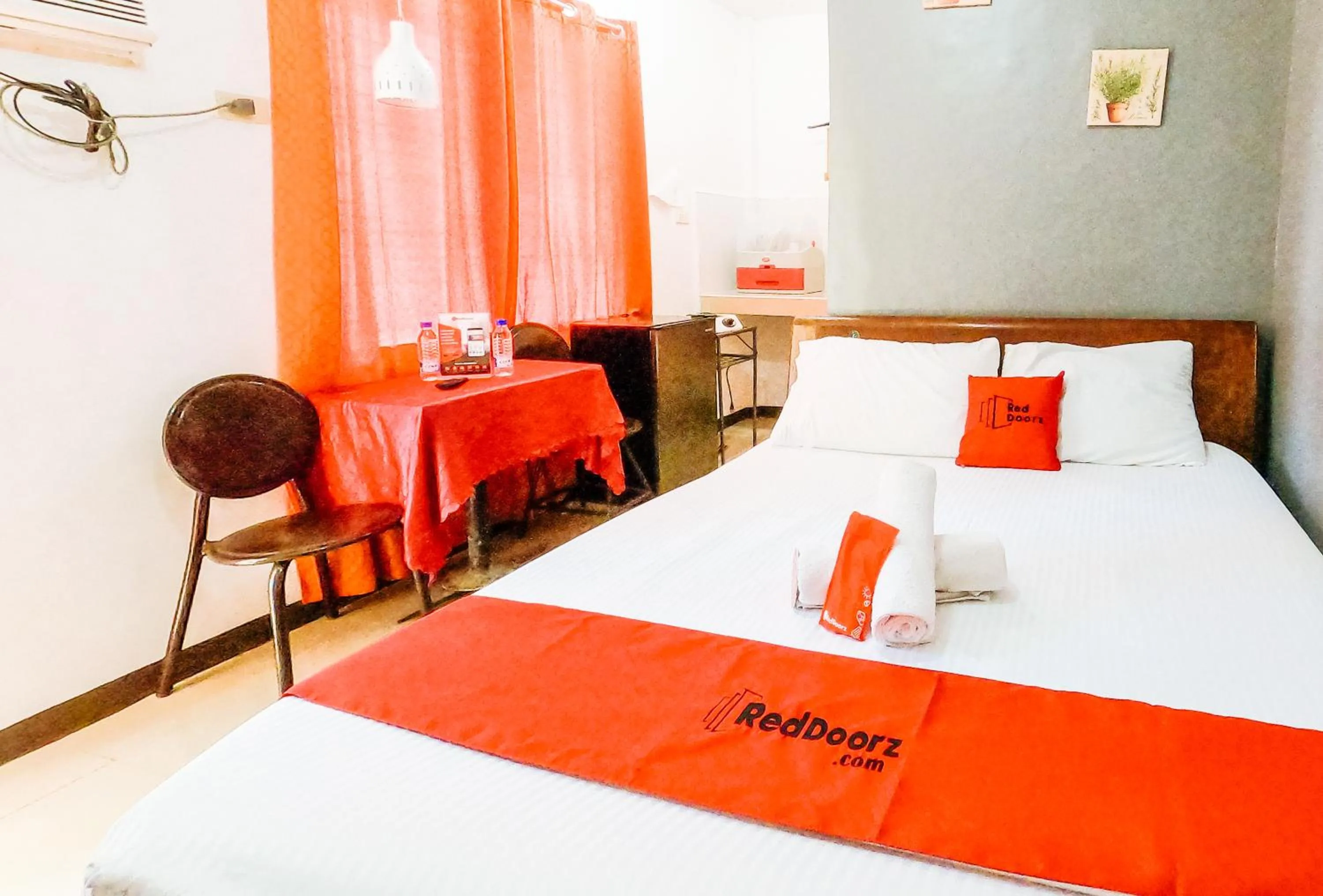 Dining area, Bed in RedDoorz @ Gaea's Apartment Panglao
