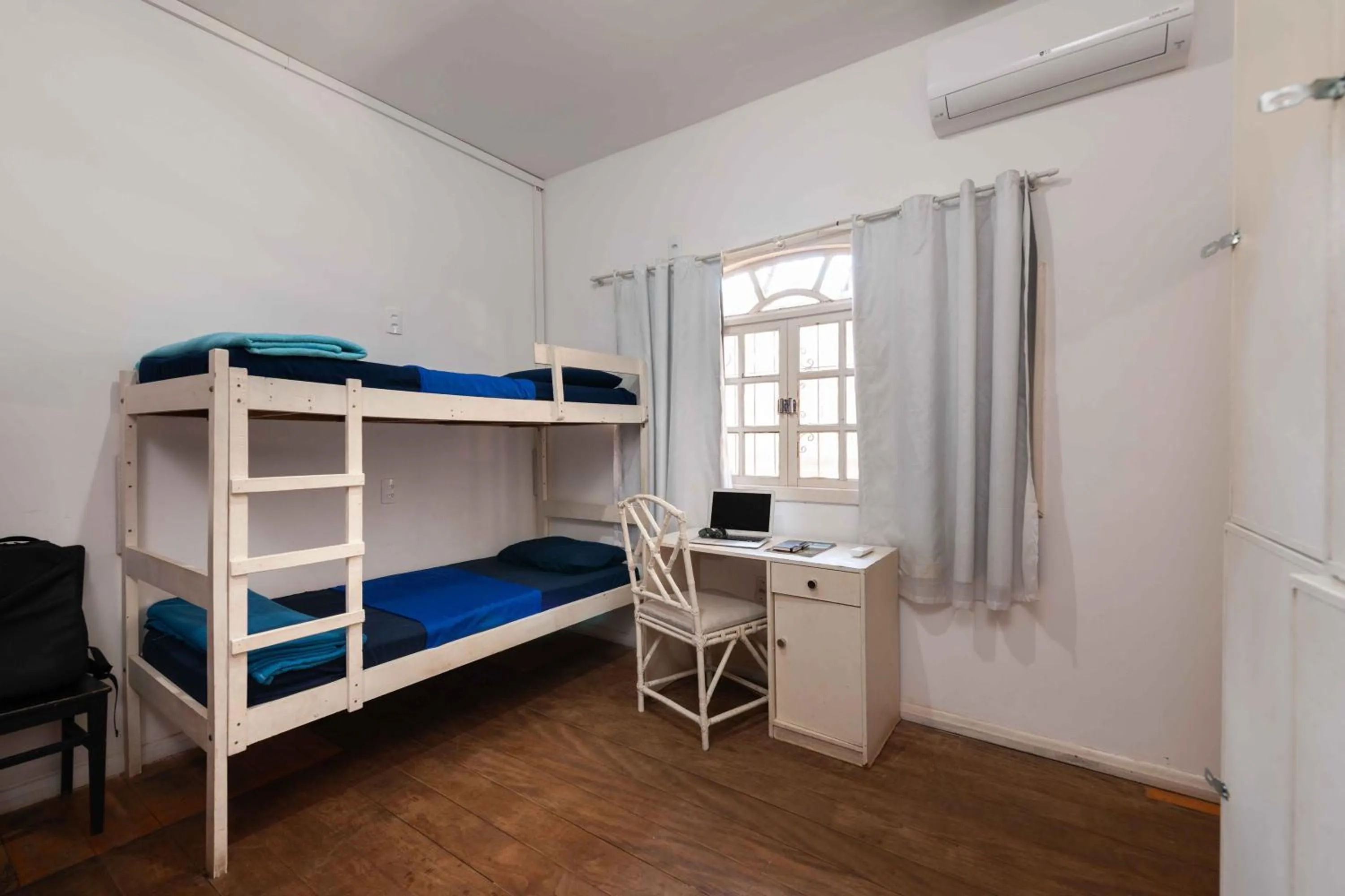 Bed in Onça da Praia Hostel