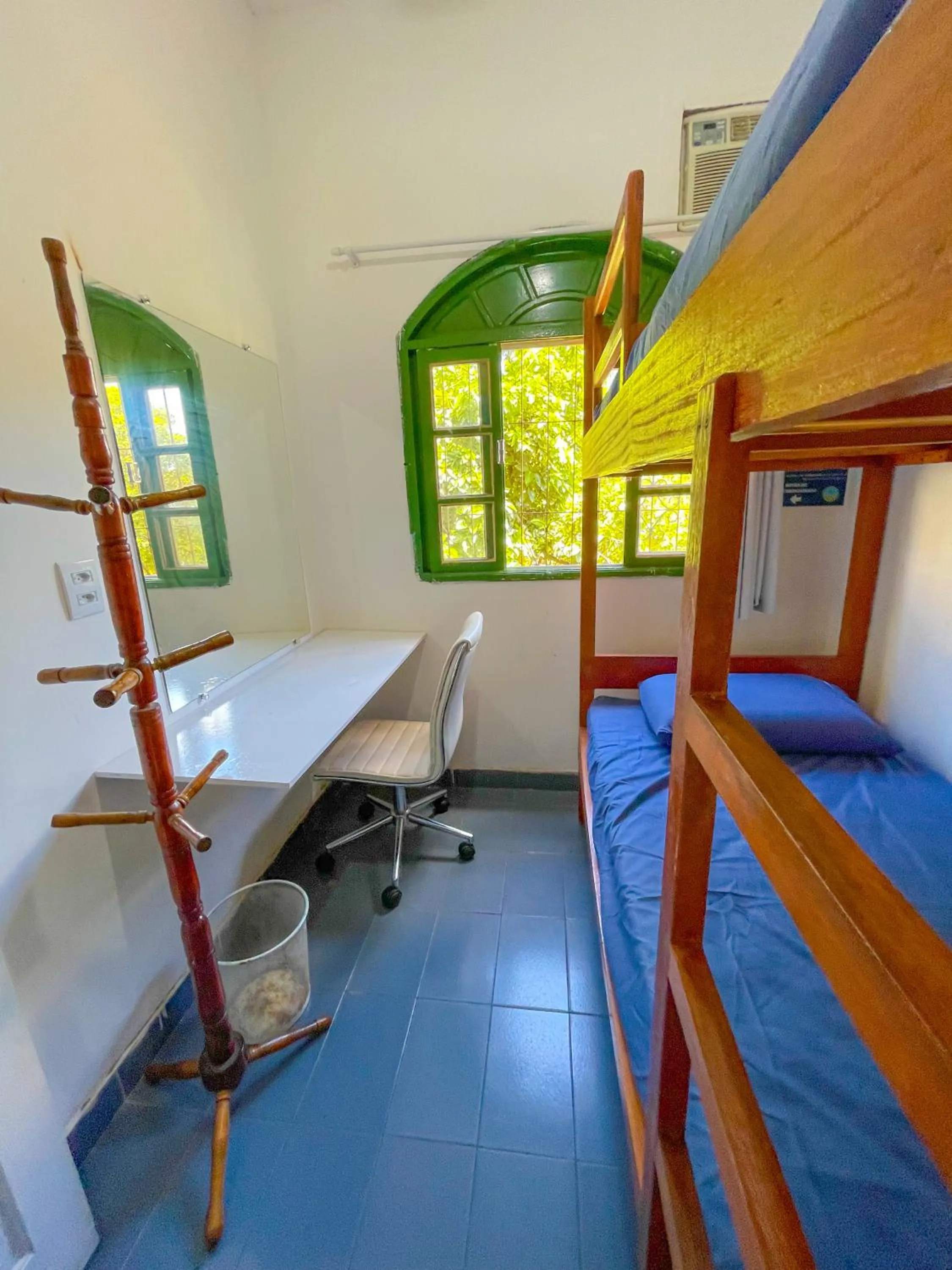 Photo of the whole room, Bed in Onça da Praia Hostel
