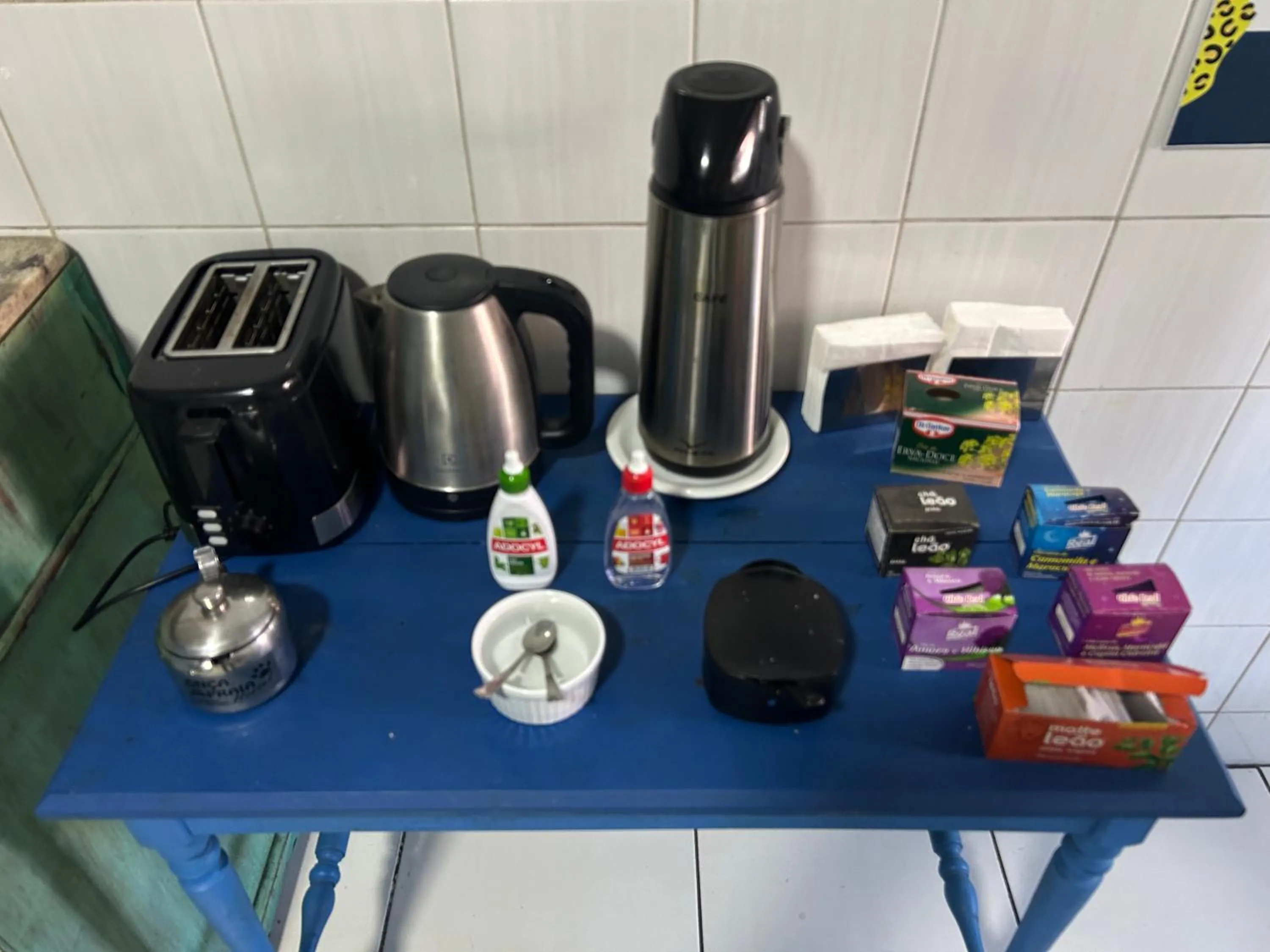 Coffee/tea facilities in Onça da Praia Hostel