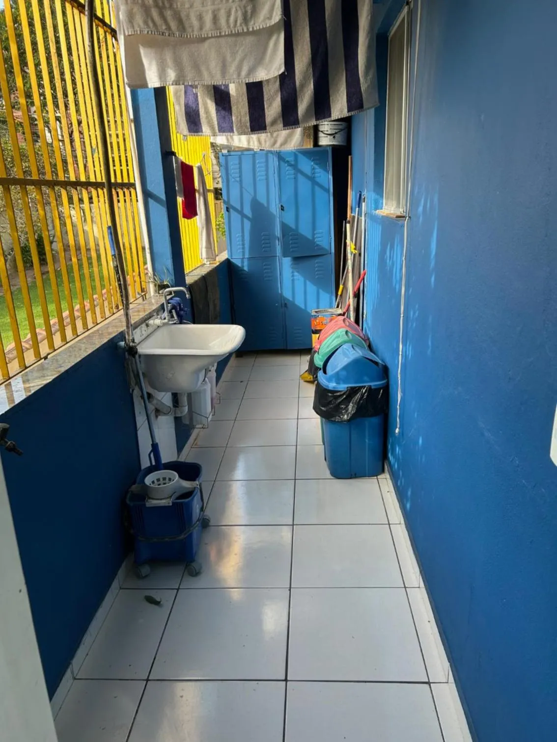 washing machine in Onça da Praia Hostel