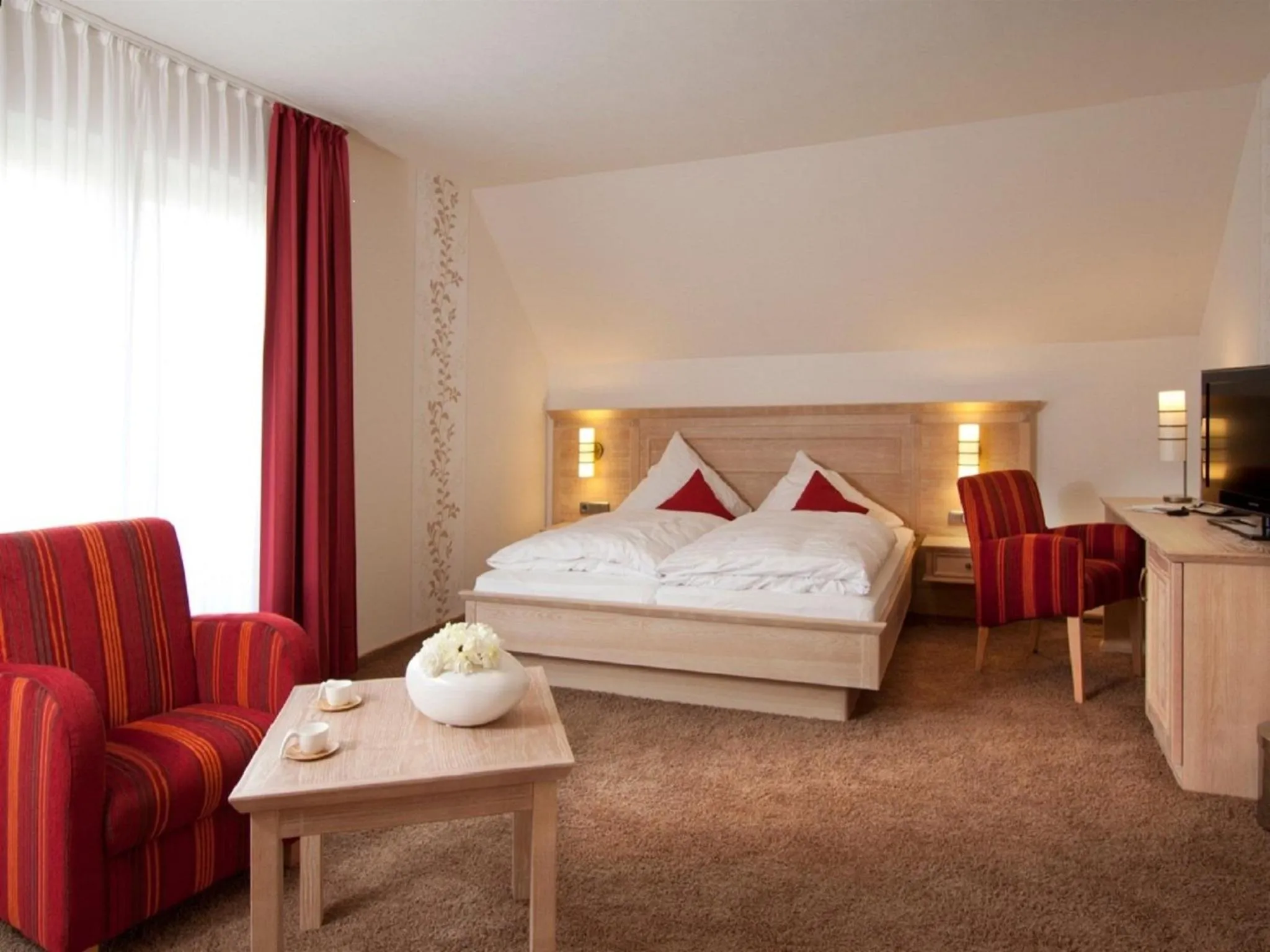 Photo of the whole room, Bed in Landhotel Teuteberg