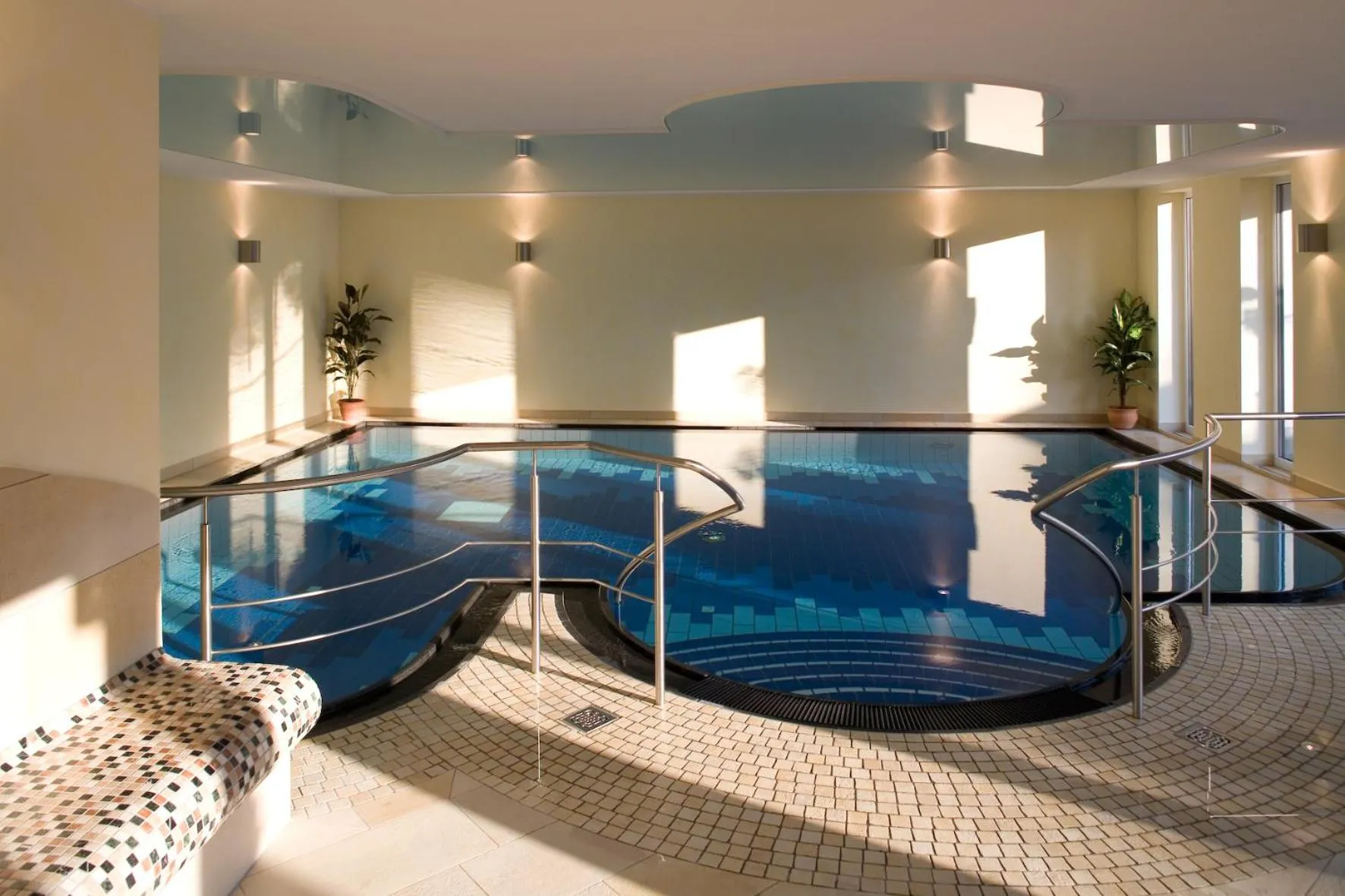 Swimming pool in Landhotel Teuteberg