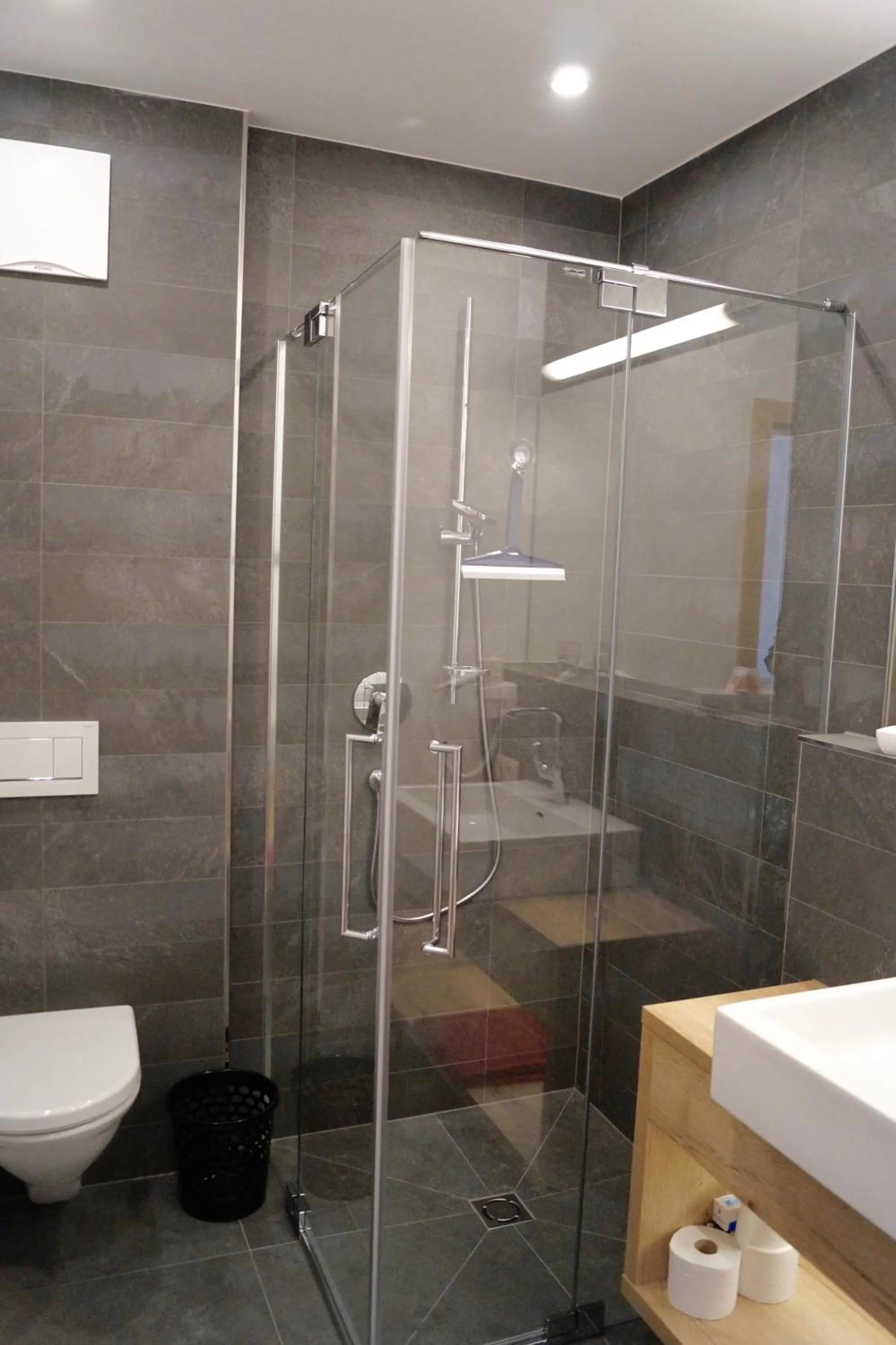 Shower in Hotel Unterwirt - Jokercard im Sommer inklusive