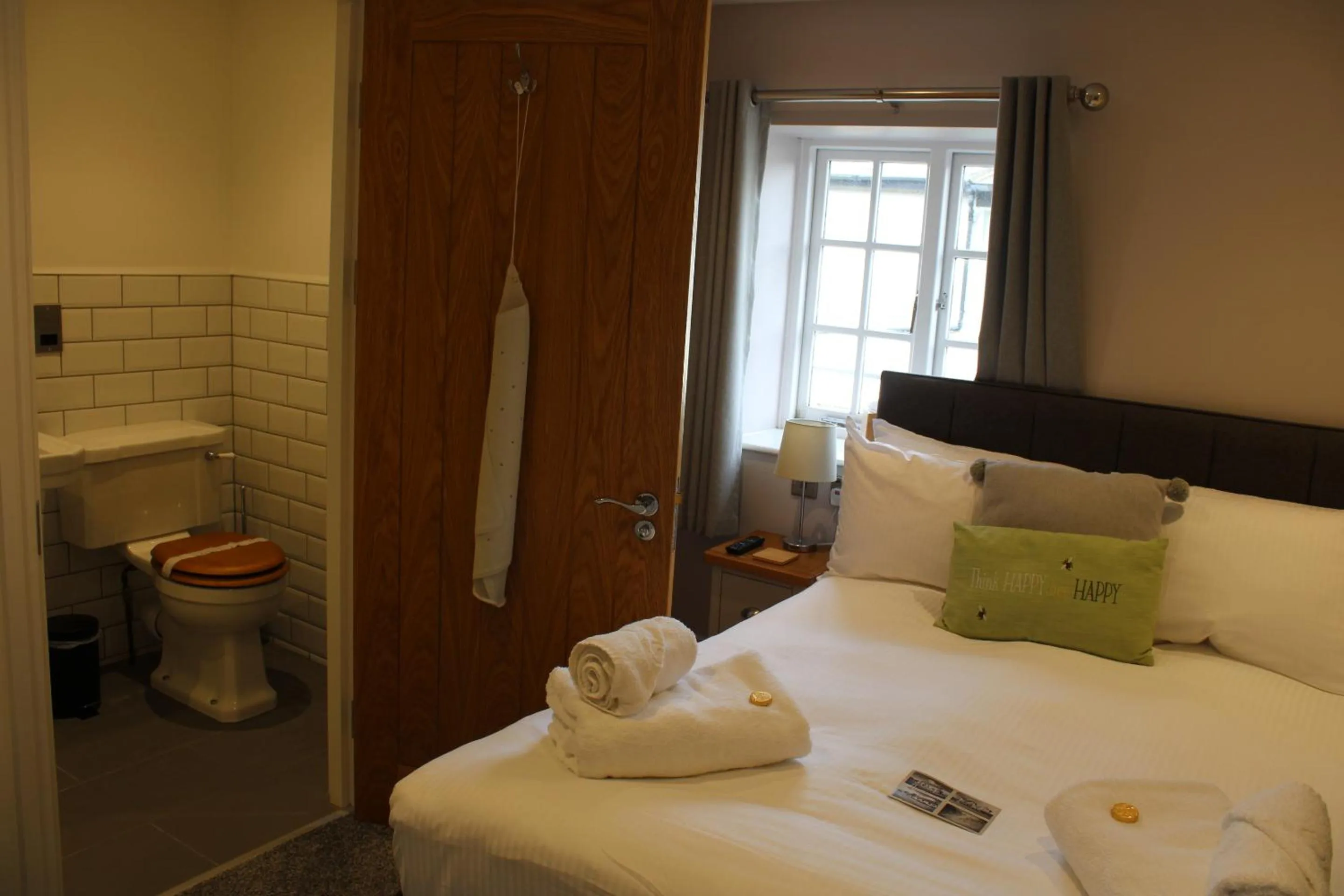 Bedroom, Bed in The White Lion