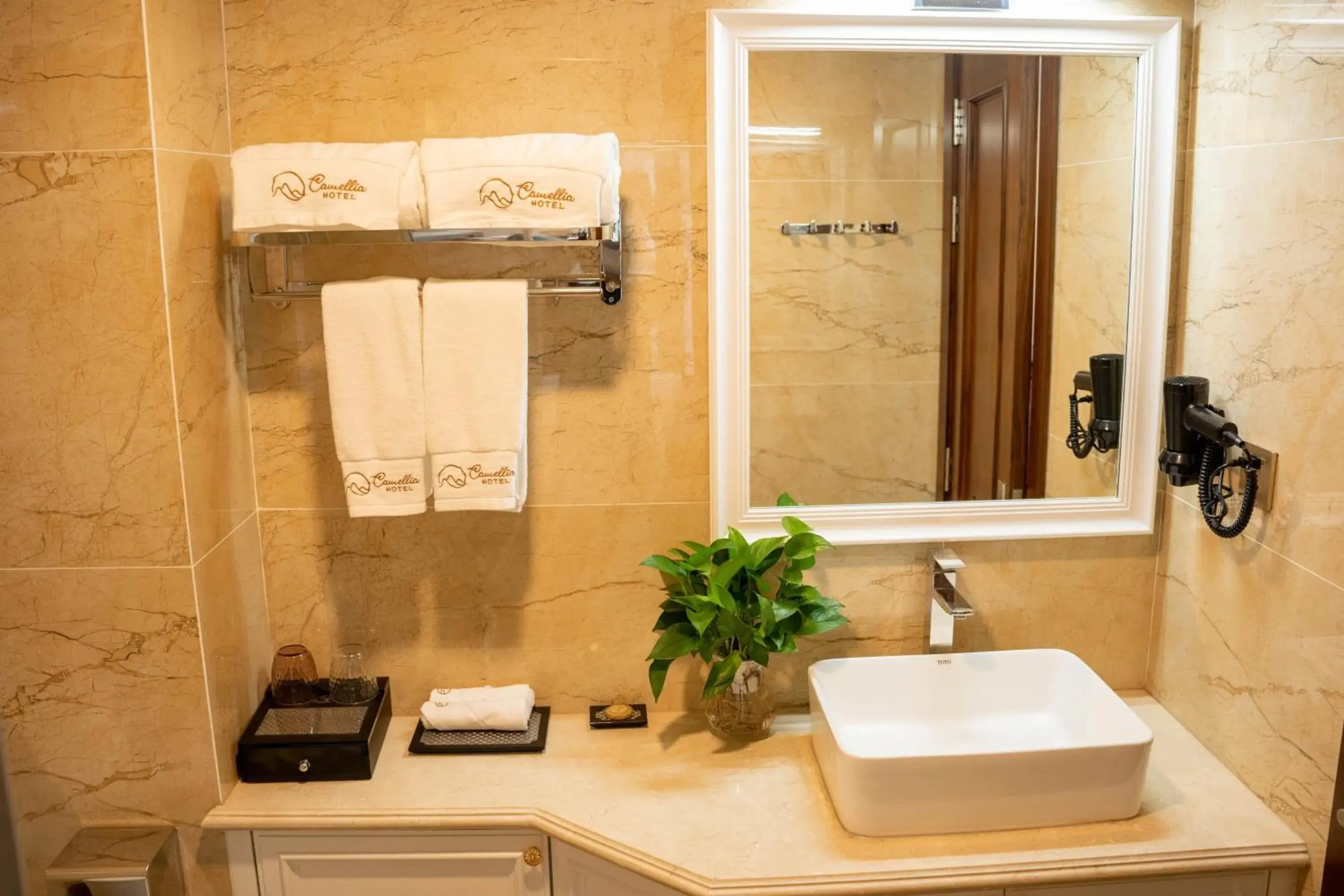 Queen Room with Balcony in Camellia Luxury Hotel Tam Đảo Queen Room with Balcony in Camellia Luxury Hotel Tam Đảo