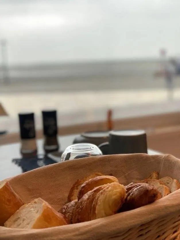 Continental breakfast in Les Mouettes Blessées