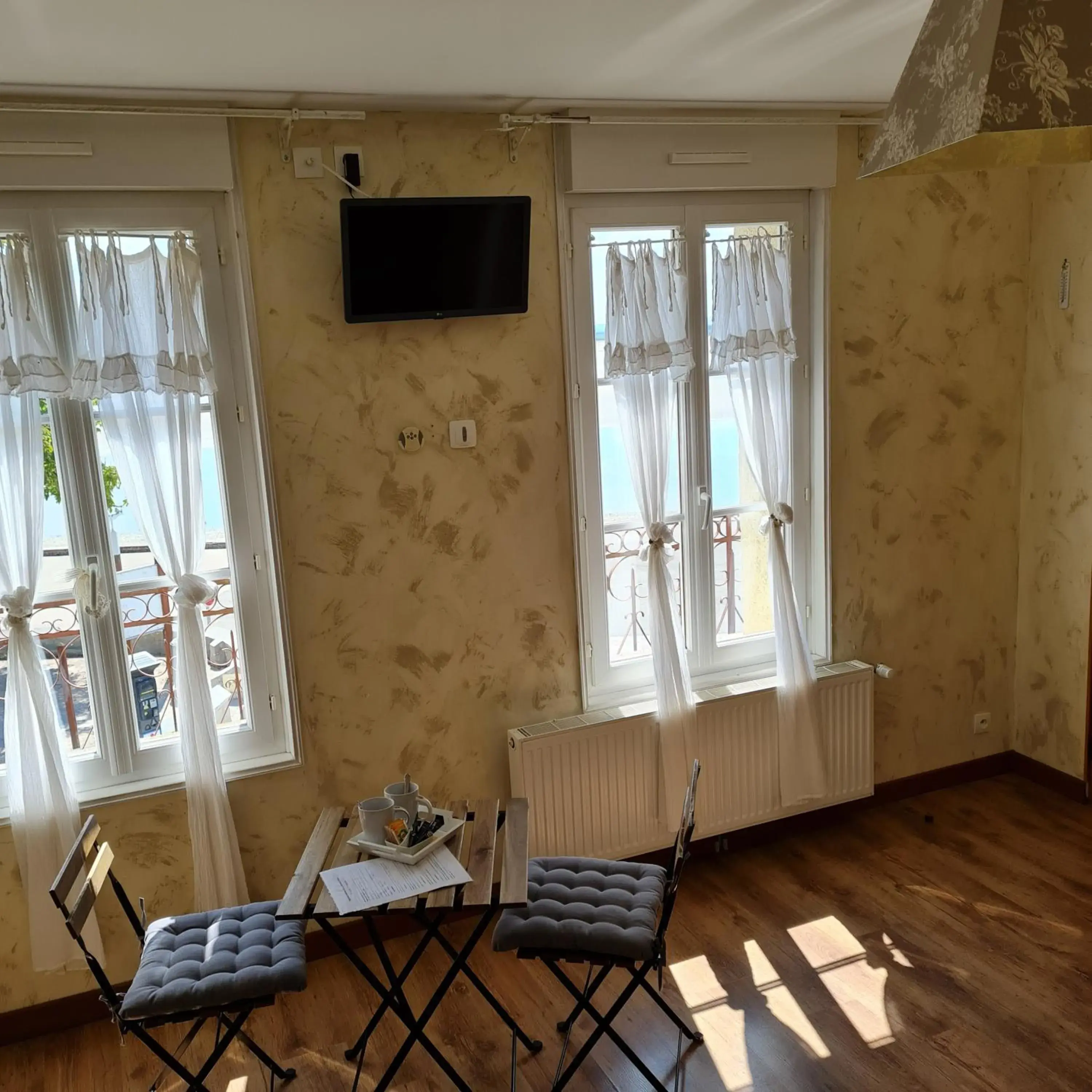 Double Room with Sea View in Les Mouettes Blessées Double Room with Sea View in Les Mouettes Blessées