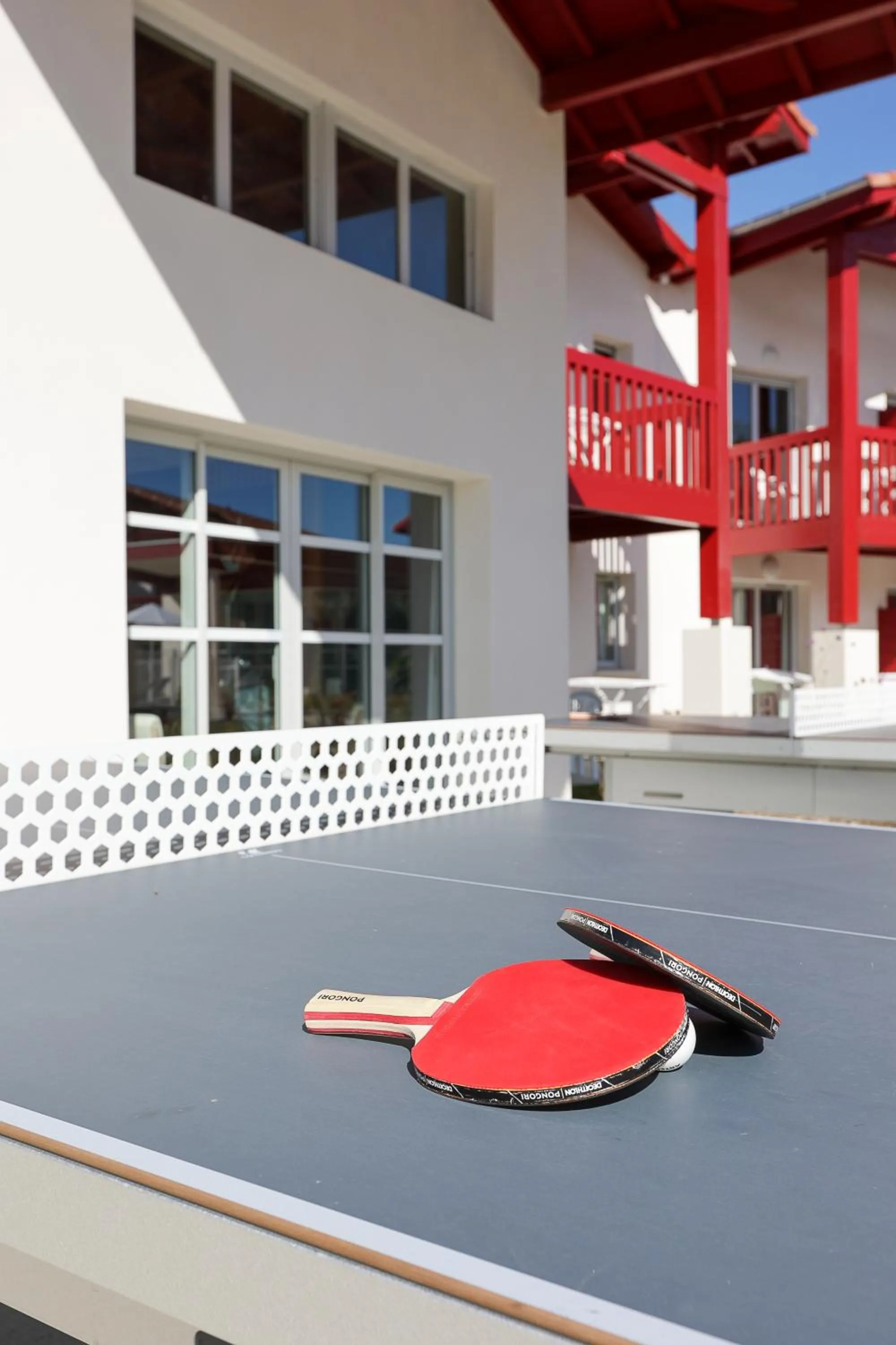 Table tennis in Résidence Néméa Le Domaine d'Uhaina