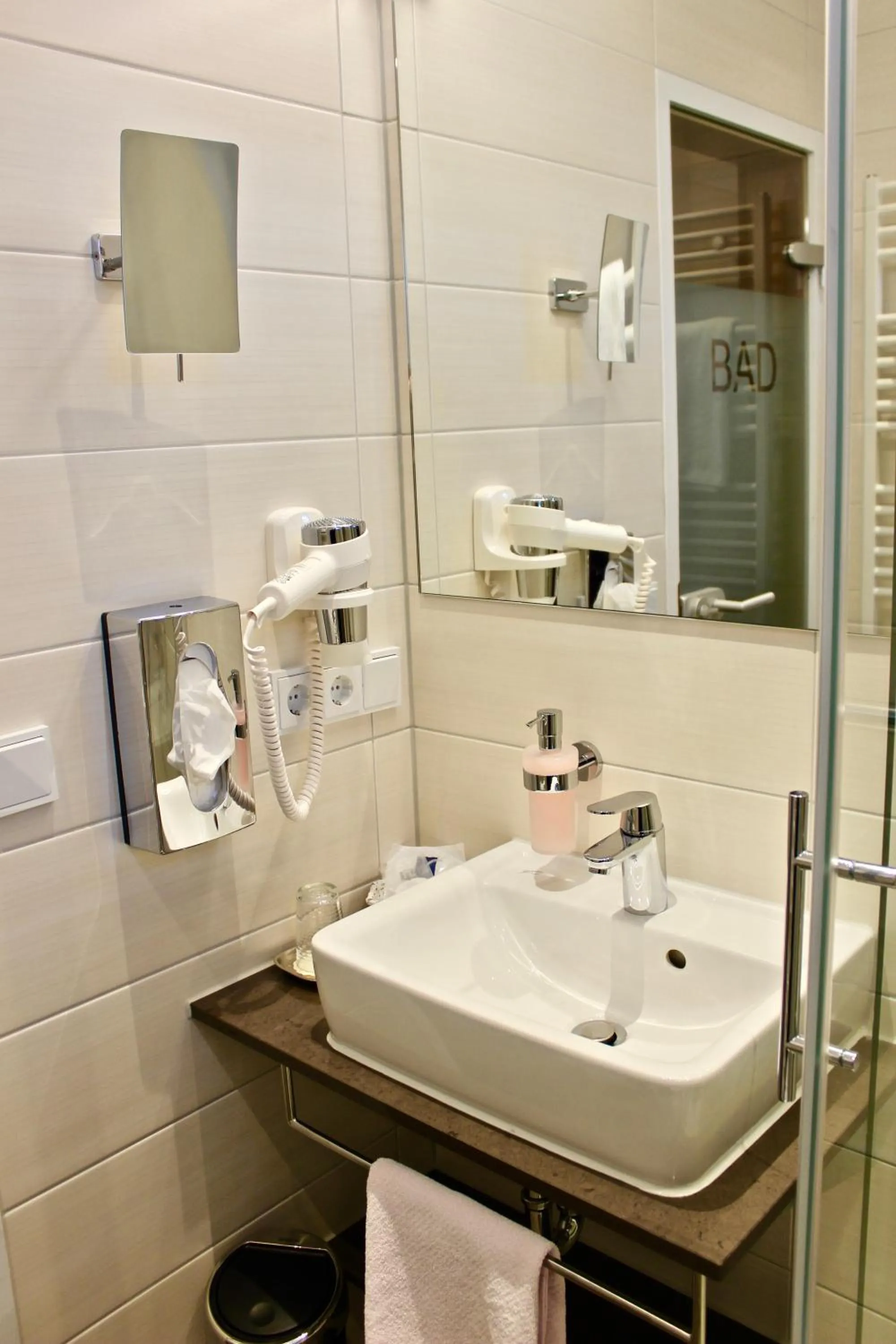 Bathroom in Zum Schwarzen Bären