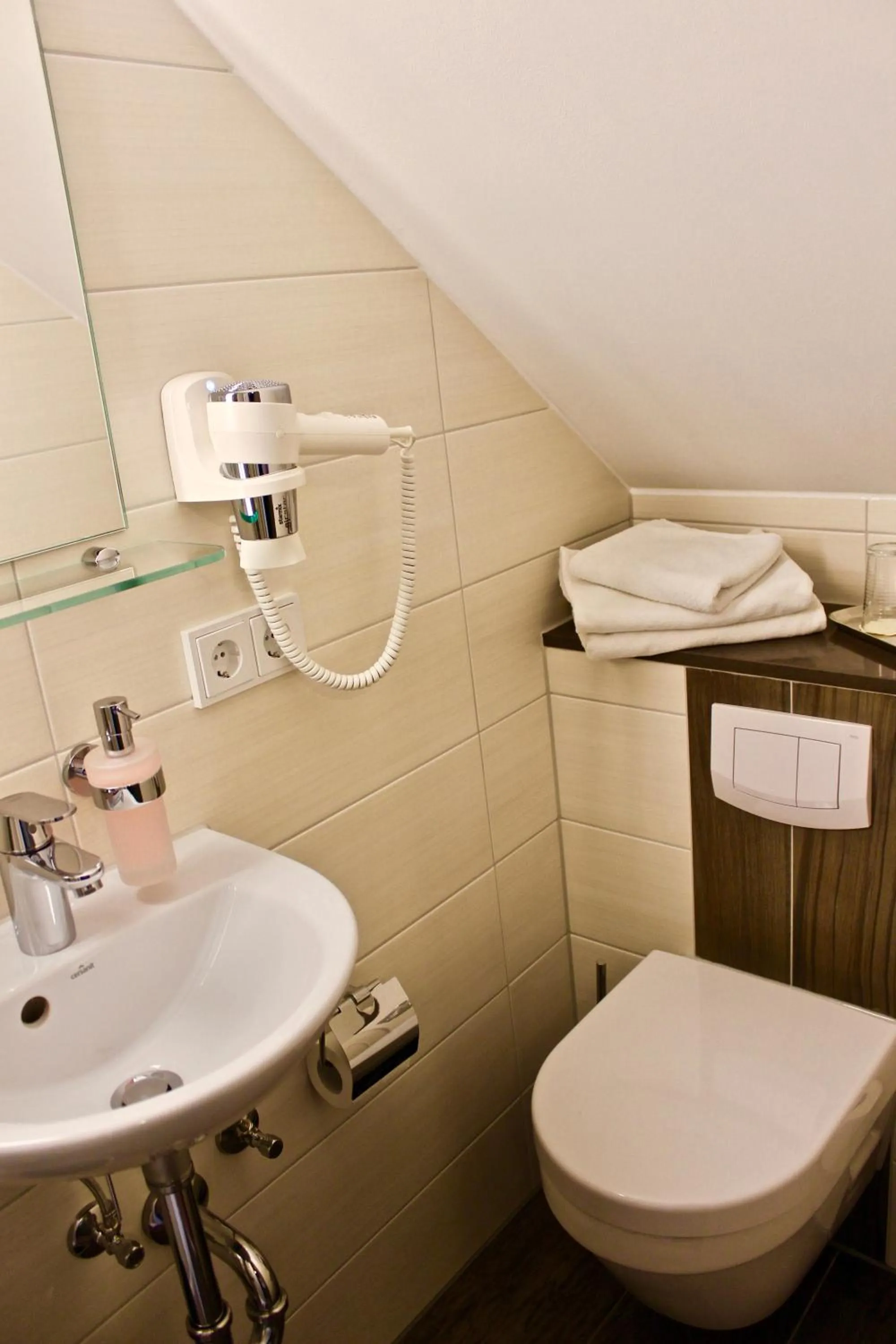 Bathroom in Zum Schwarzen Bären