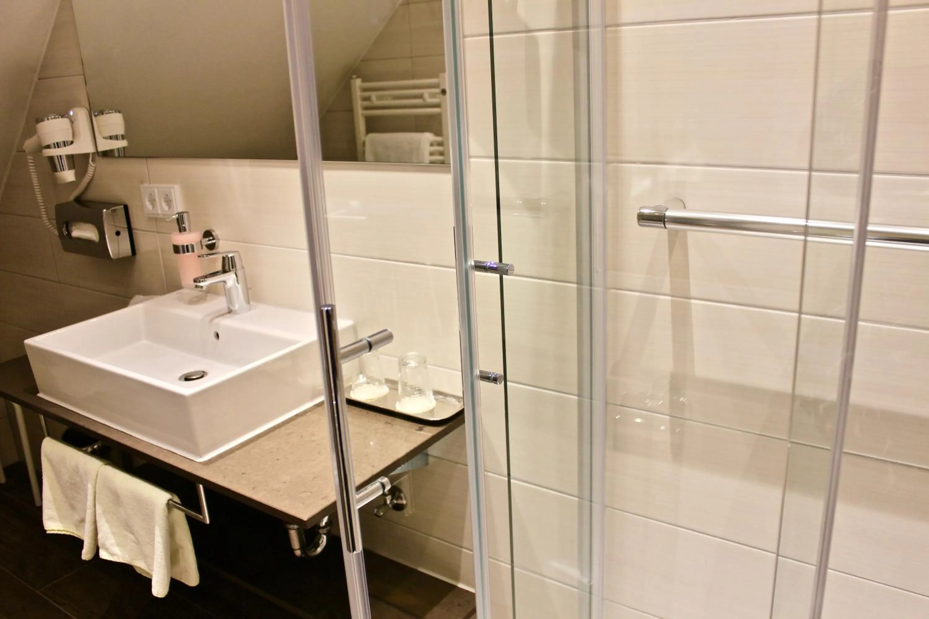 Bathroom in Zum Schwarzen Bären