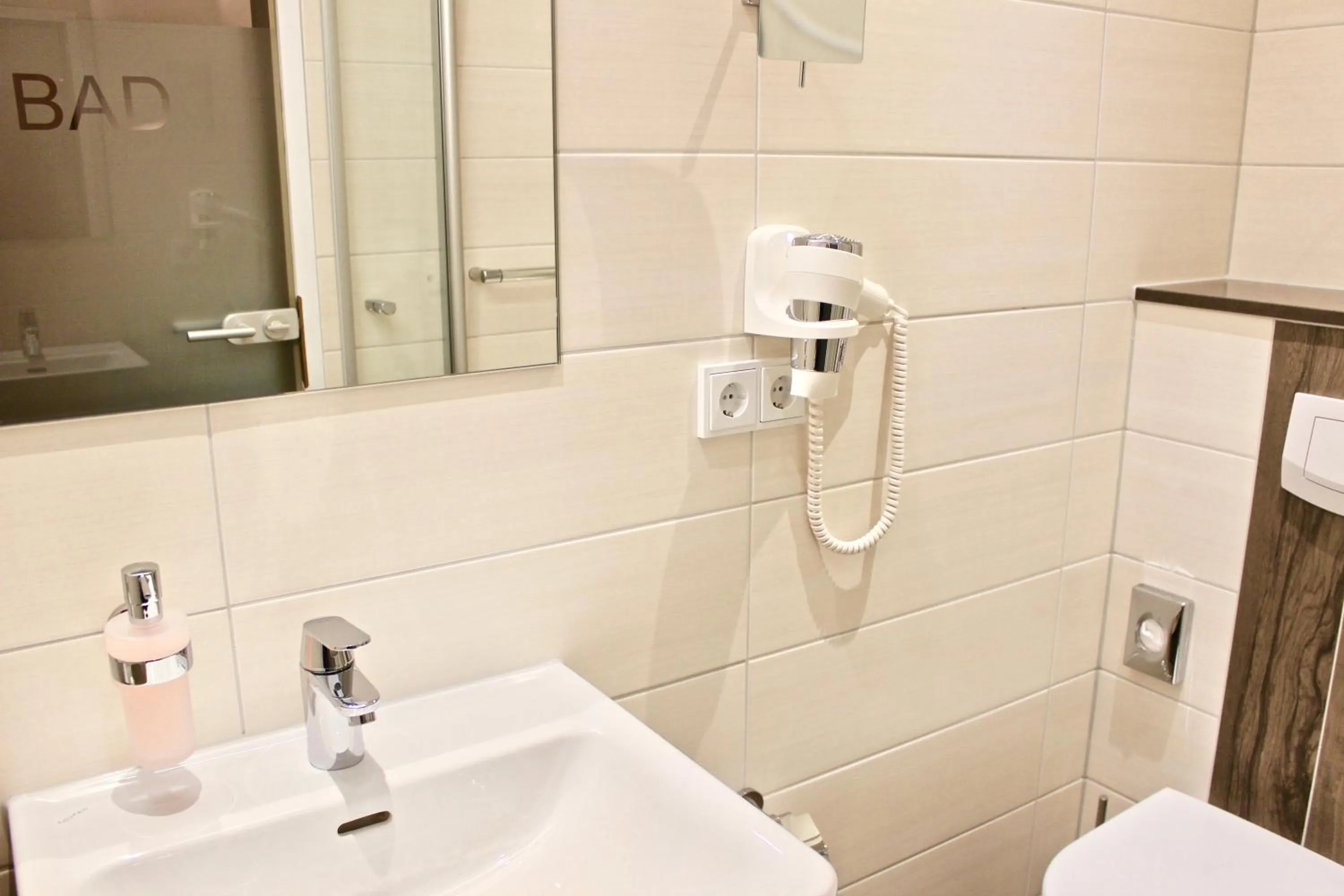 Bathroom in Zum Schwarzen Bären