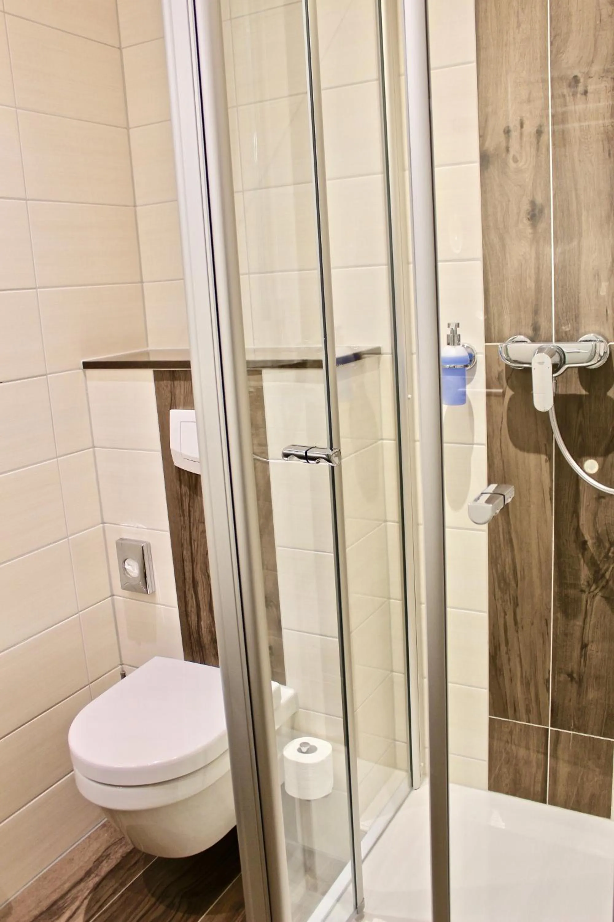 Bathroom in Zum Schwarzen Bären