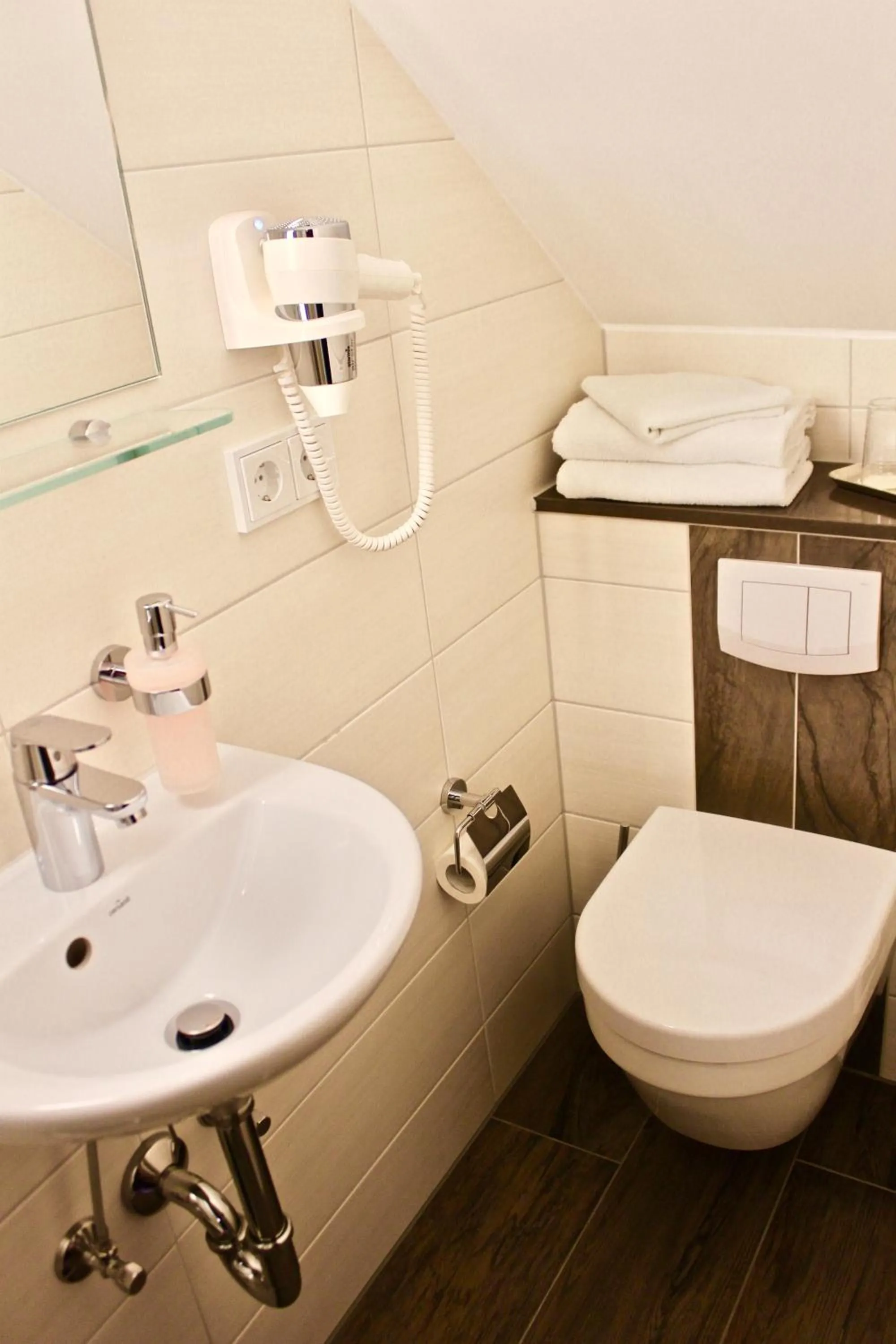 Bathroom in Zum Schwarzen Bären