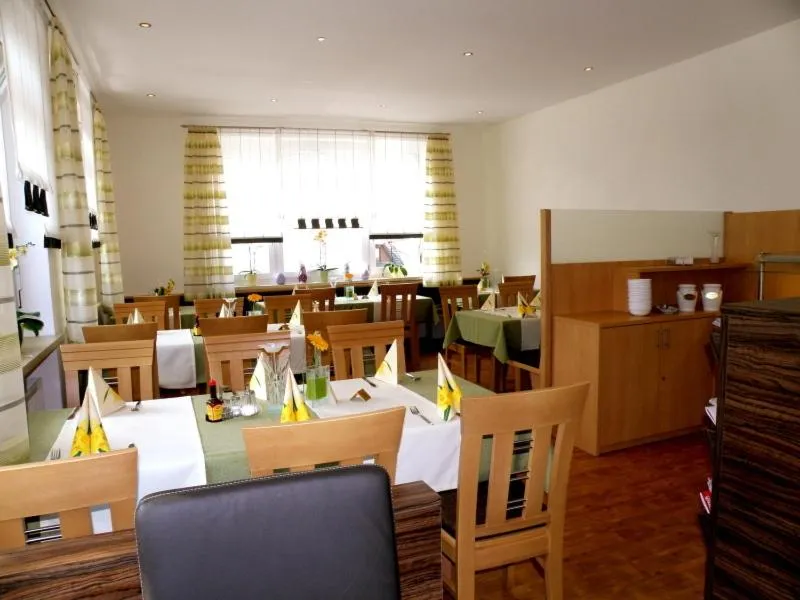 Restaurant/places to eat in Zum Schwarzen Bären