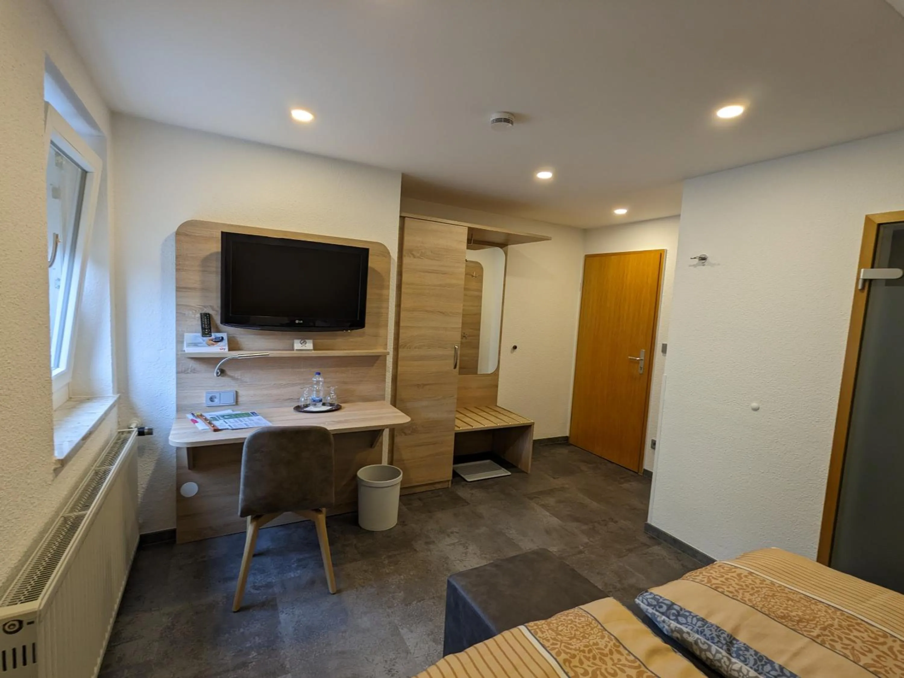 Photo of the whole room, Bed in Zum Schwarzen Bären