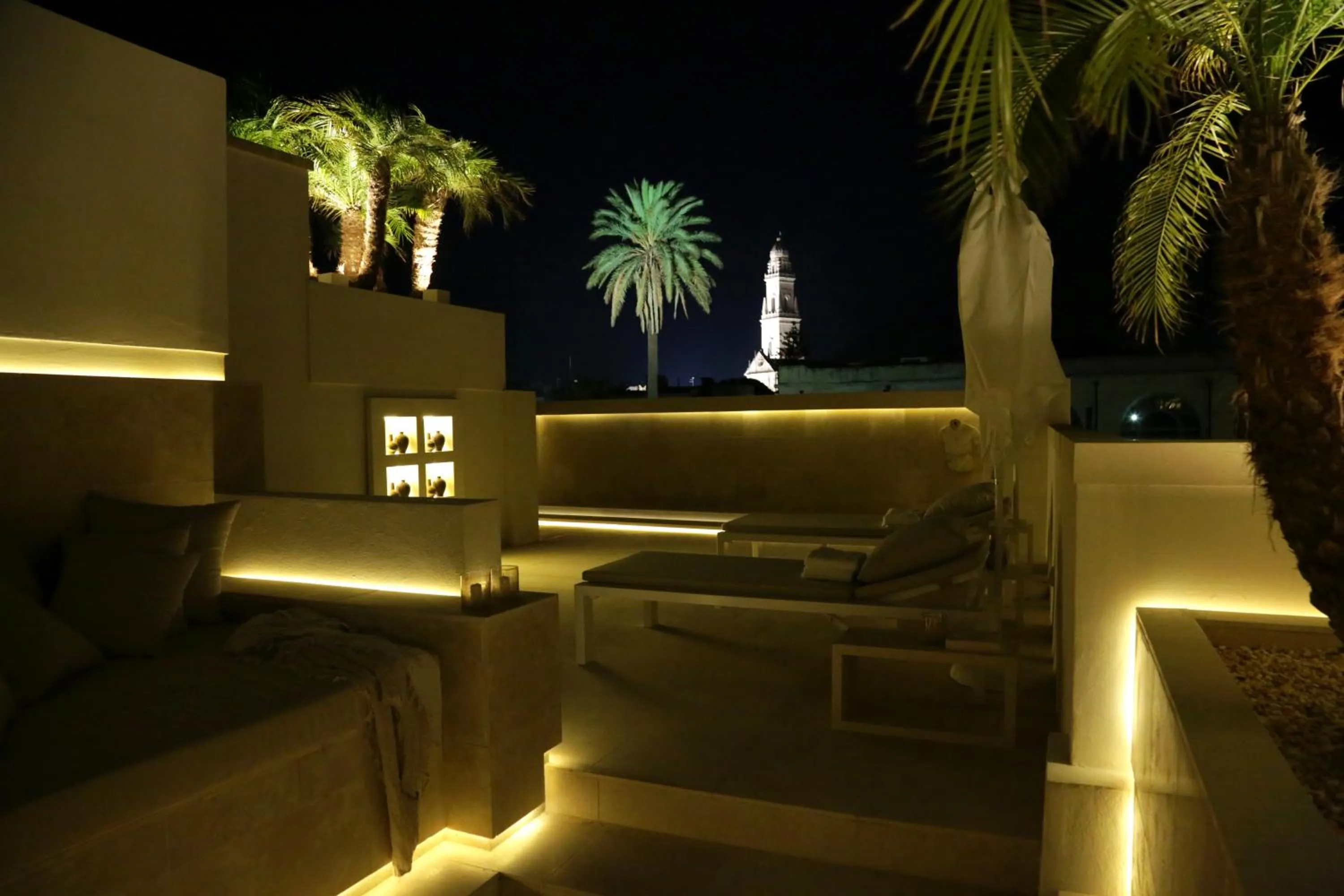 Nearby landmark in Palazzo Lecce - Epoca Collection