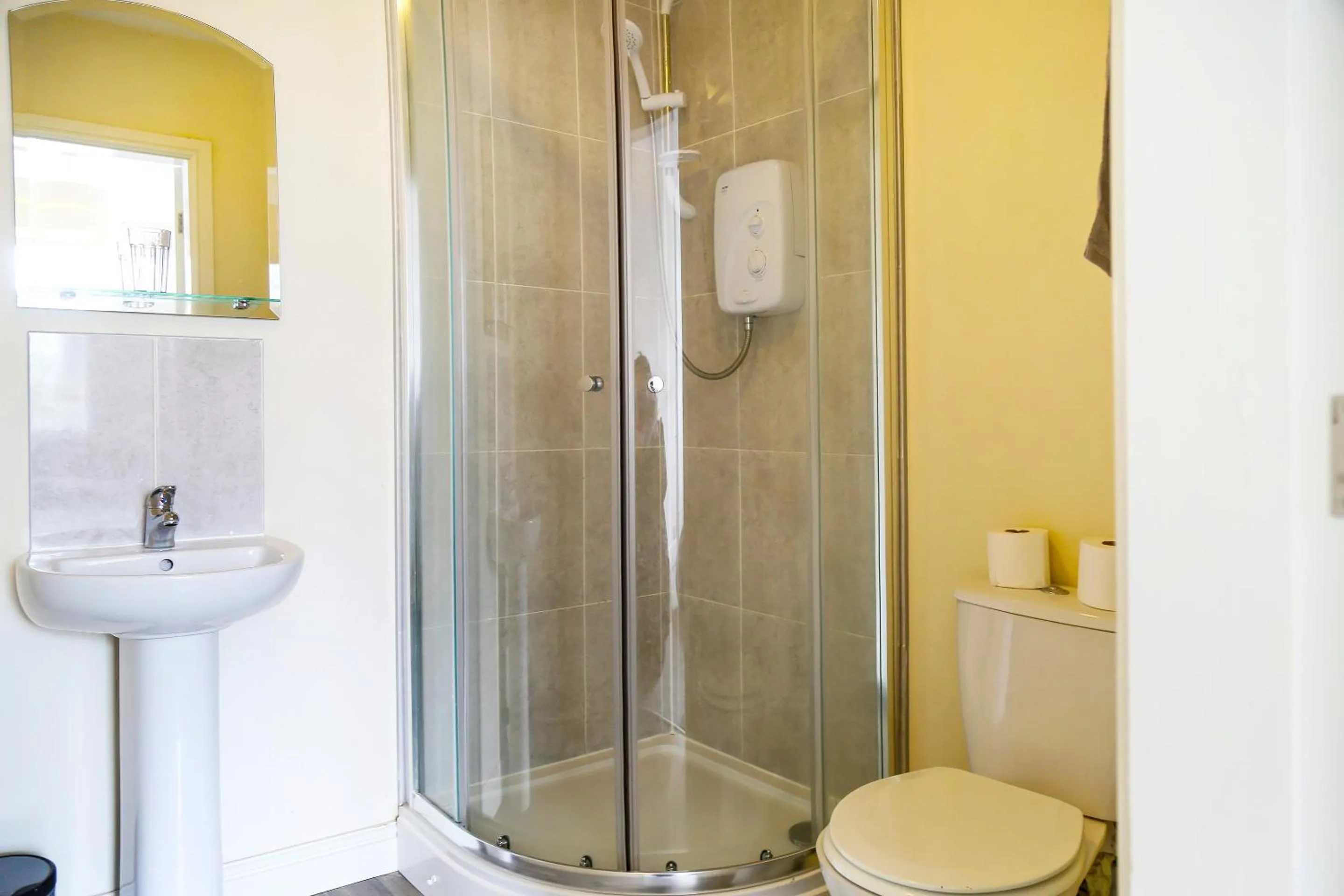 Bathroom in OYO Castle Hotel, Accrington