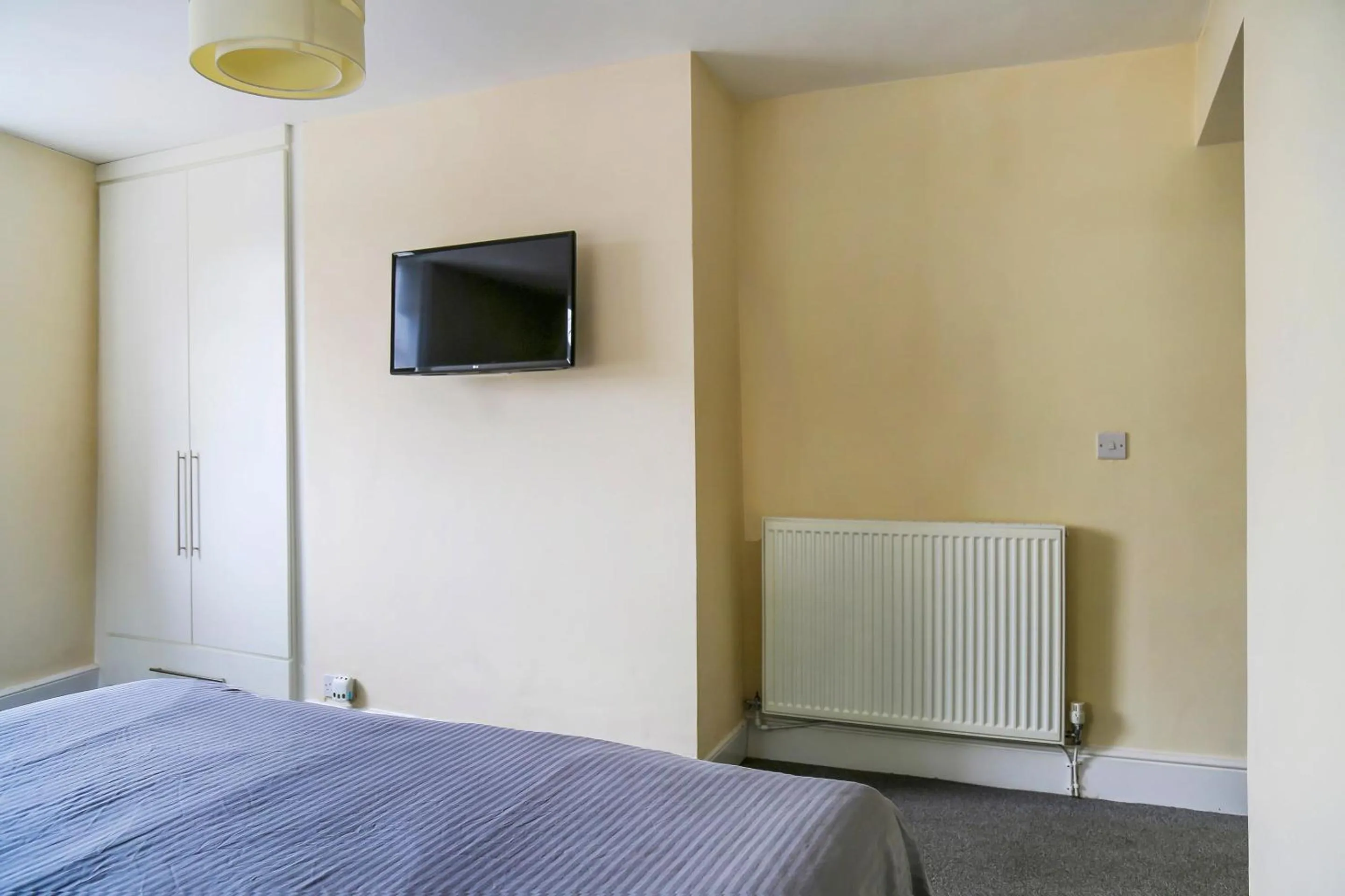 Bedroom, Bed in OYO Castle Hotel, Accrington