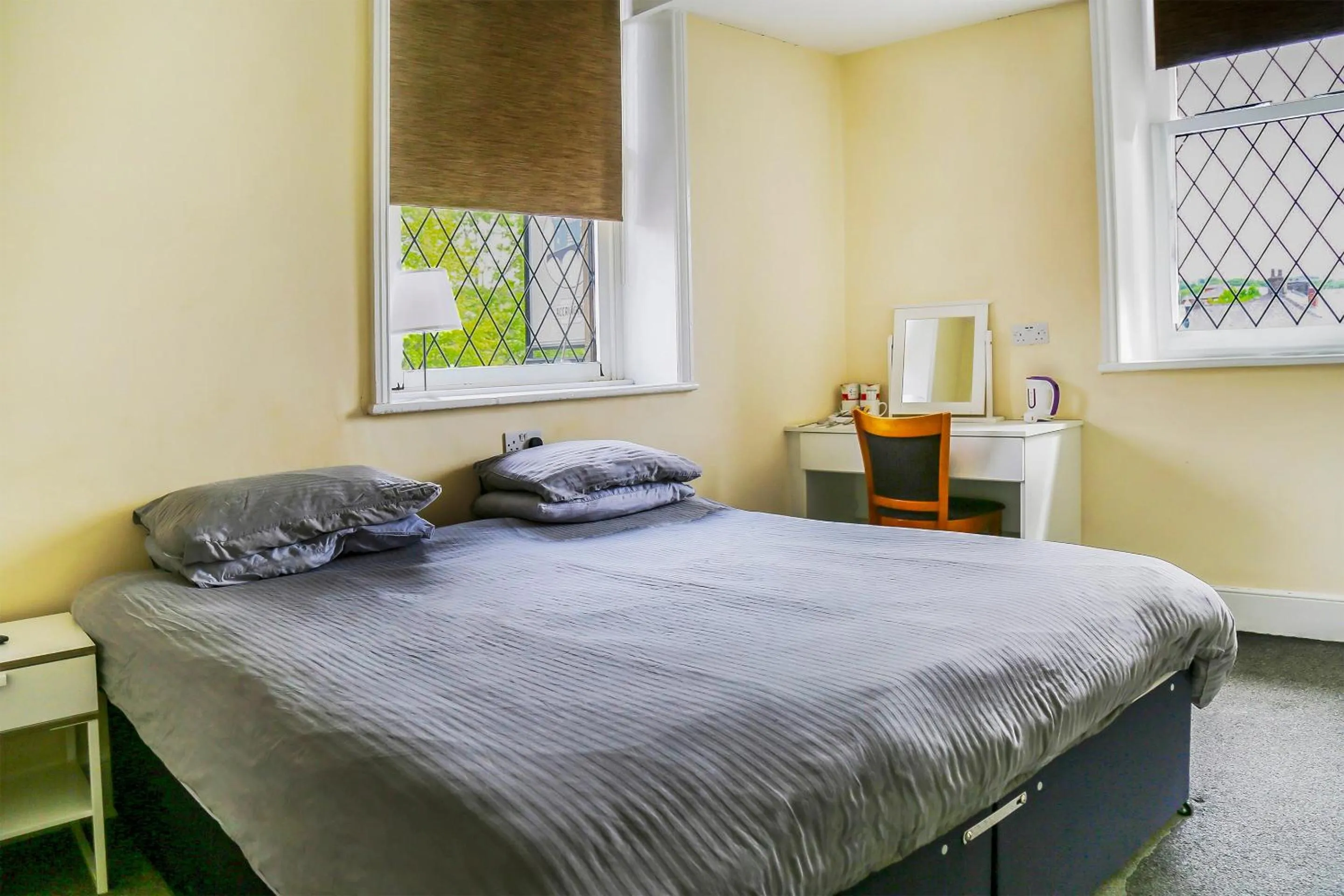 Bedroom, Bed in OYO Castle Hotel, Accrington