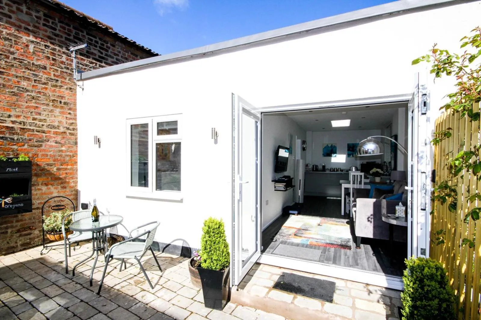 Property building in Self-Contained Holiday Accommodation in the Heart of Easingwold with Parking