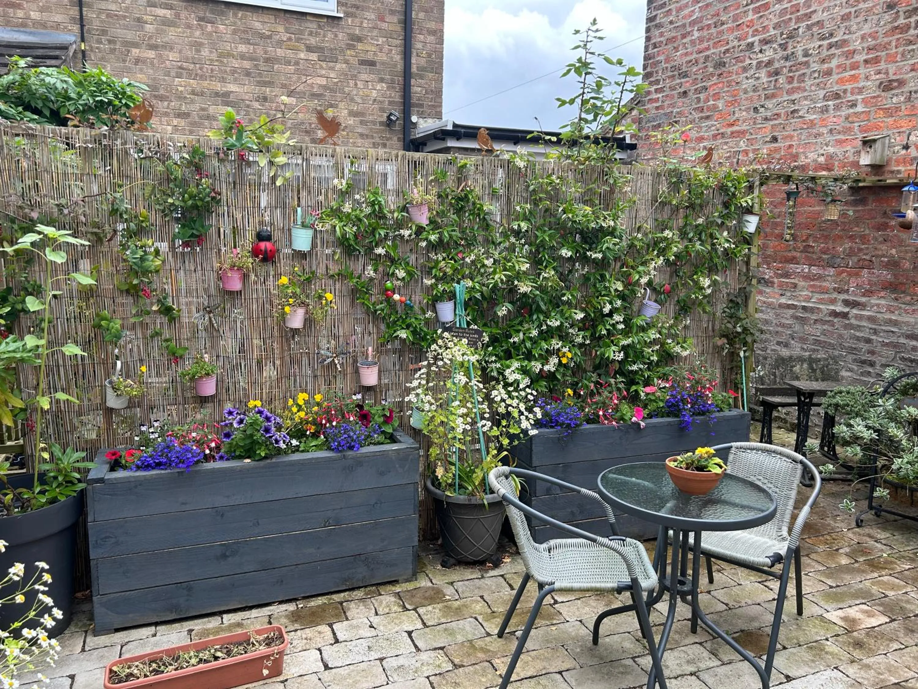 Summer in Self-Contained Holiday Accommodation in the Heart of Easingwold with Parking