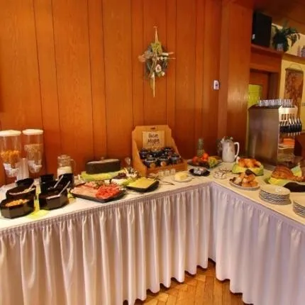 Restaurant/places to eat in Braunes Ross