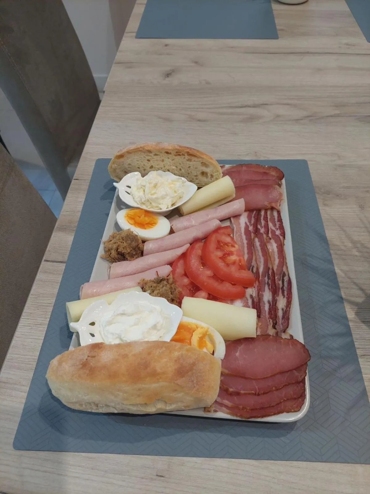 Restaurant/places to eat in Villa BonnaDea