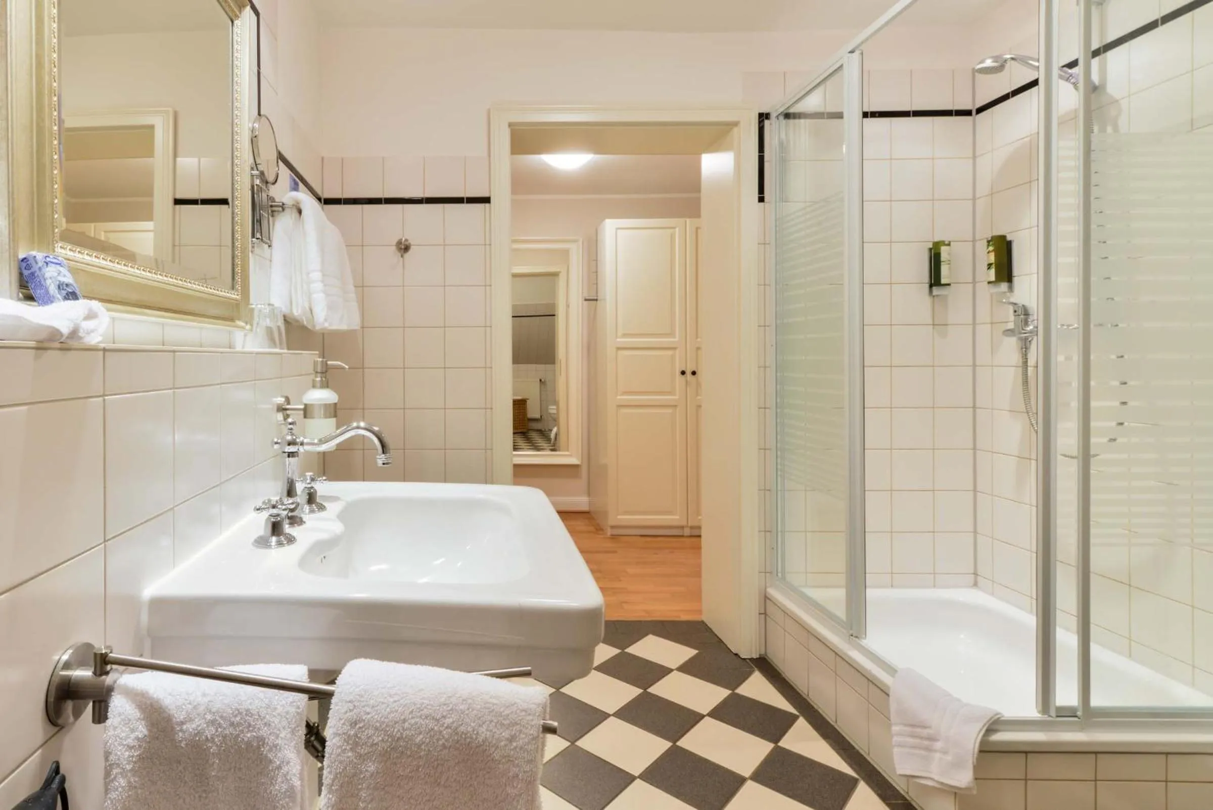 Shower in Hotel zur Kloster-Mühle