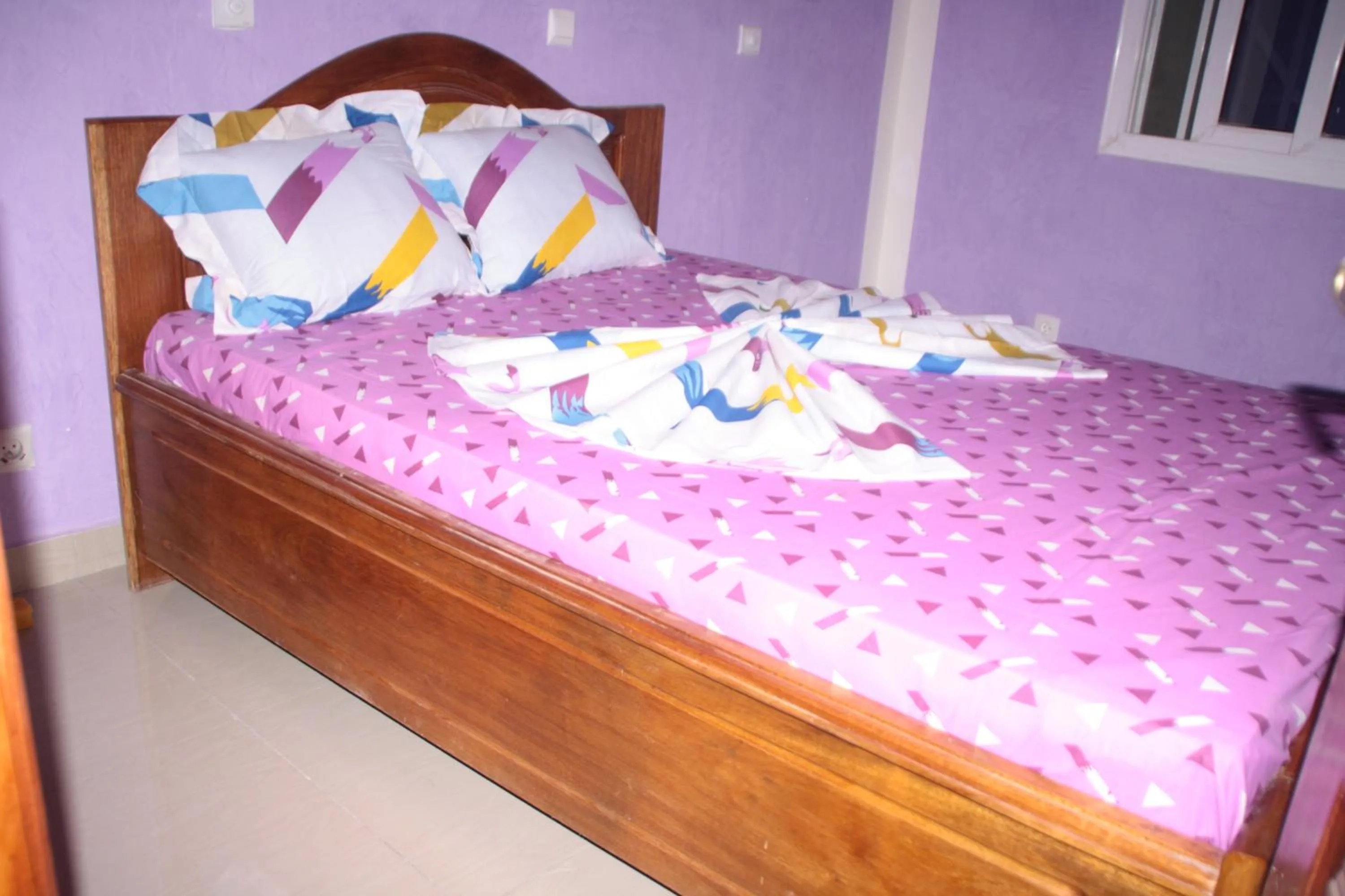 Bed in HOTEL-LE-PARISIEN