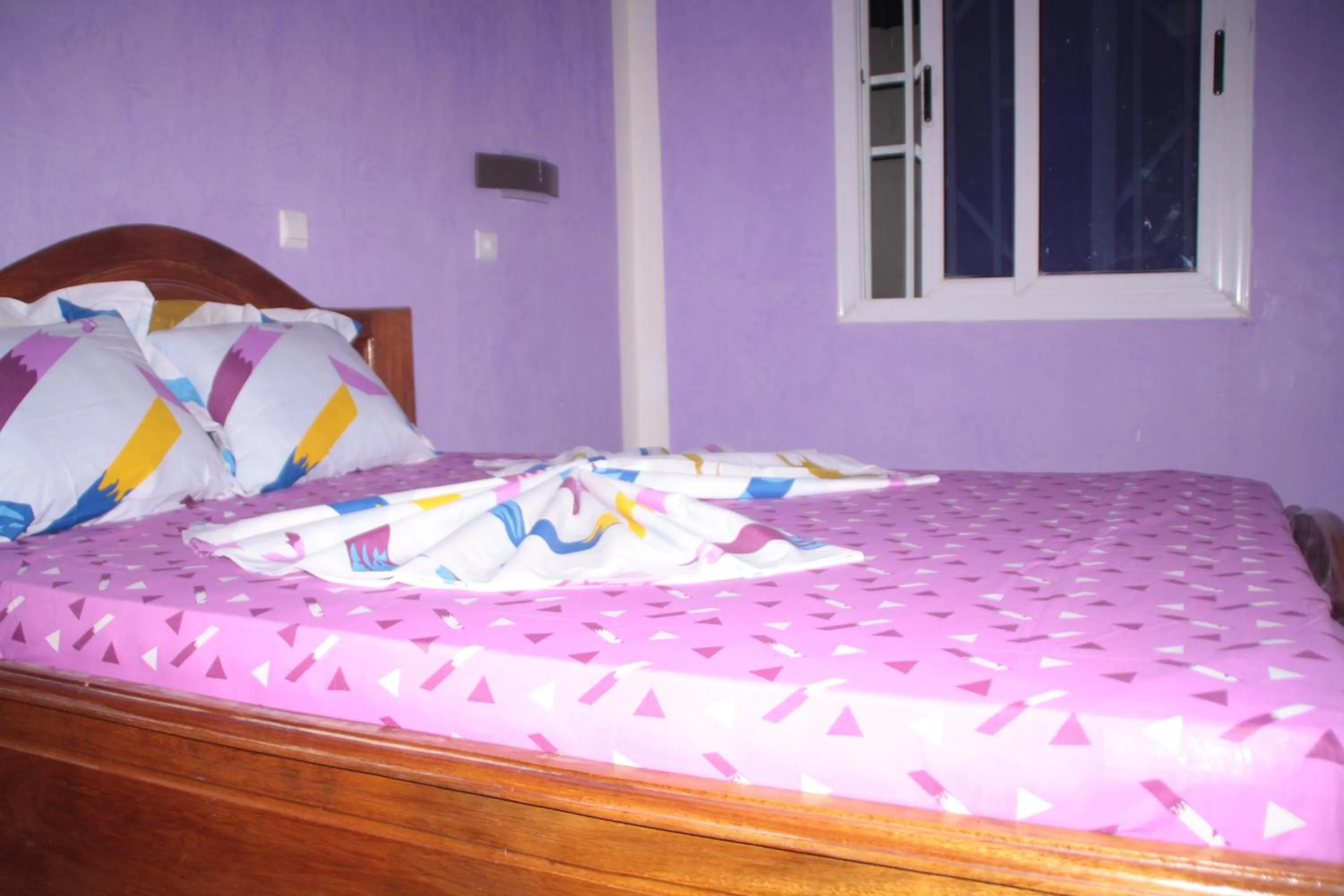 Bed in HOTEL-LE-PARISIEN