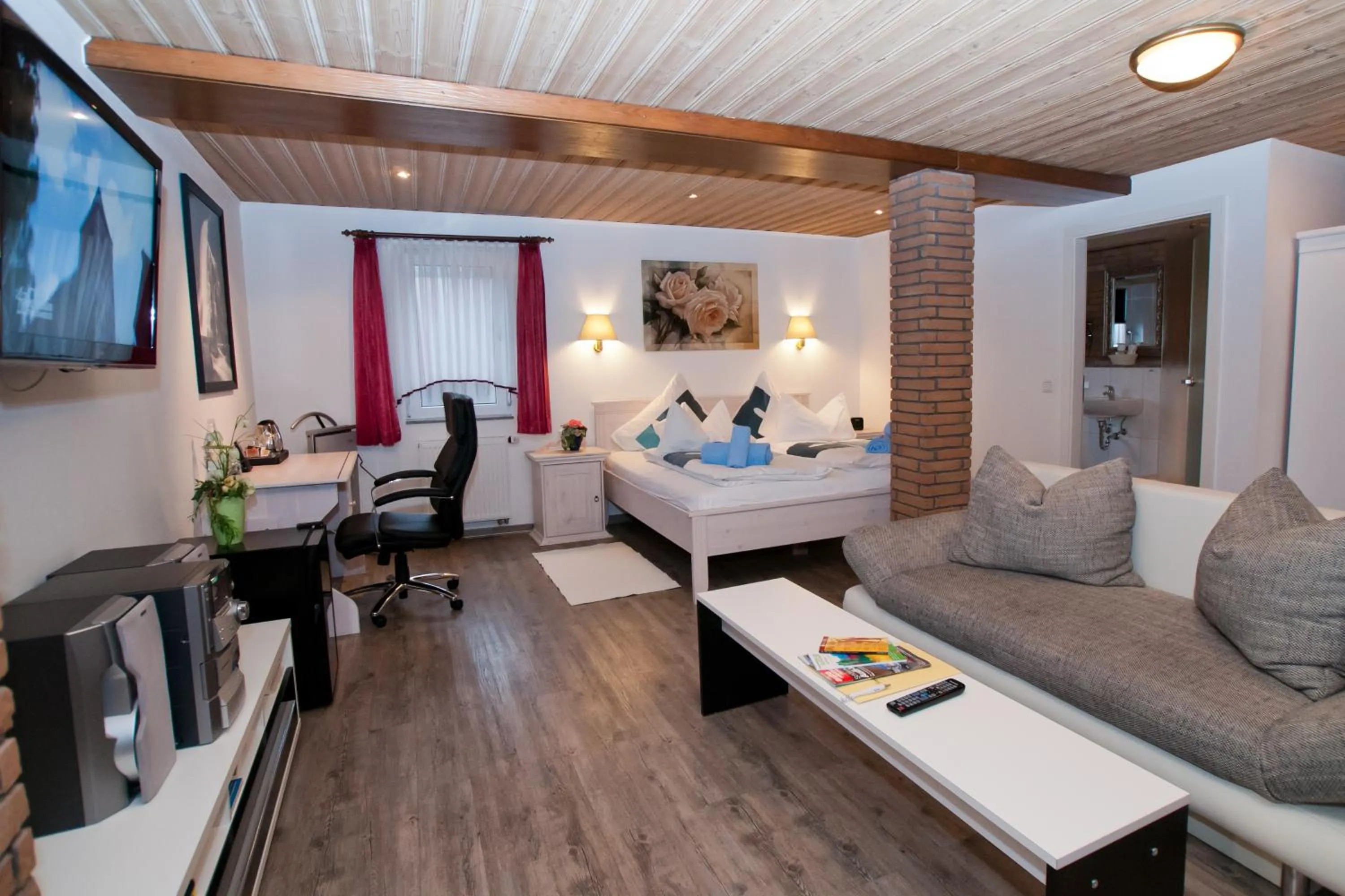 Photo of the whole room in Landgasthaus Bonn